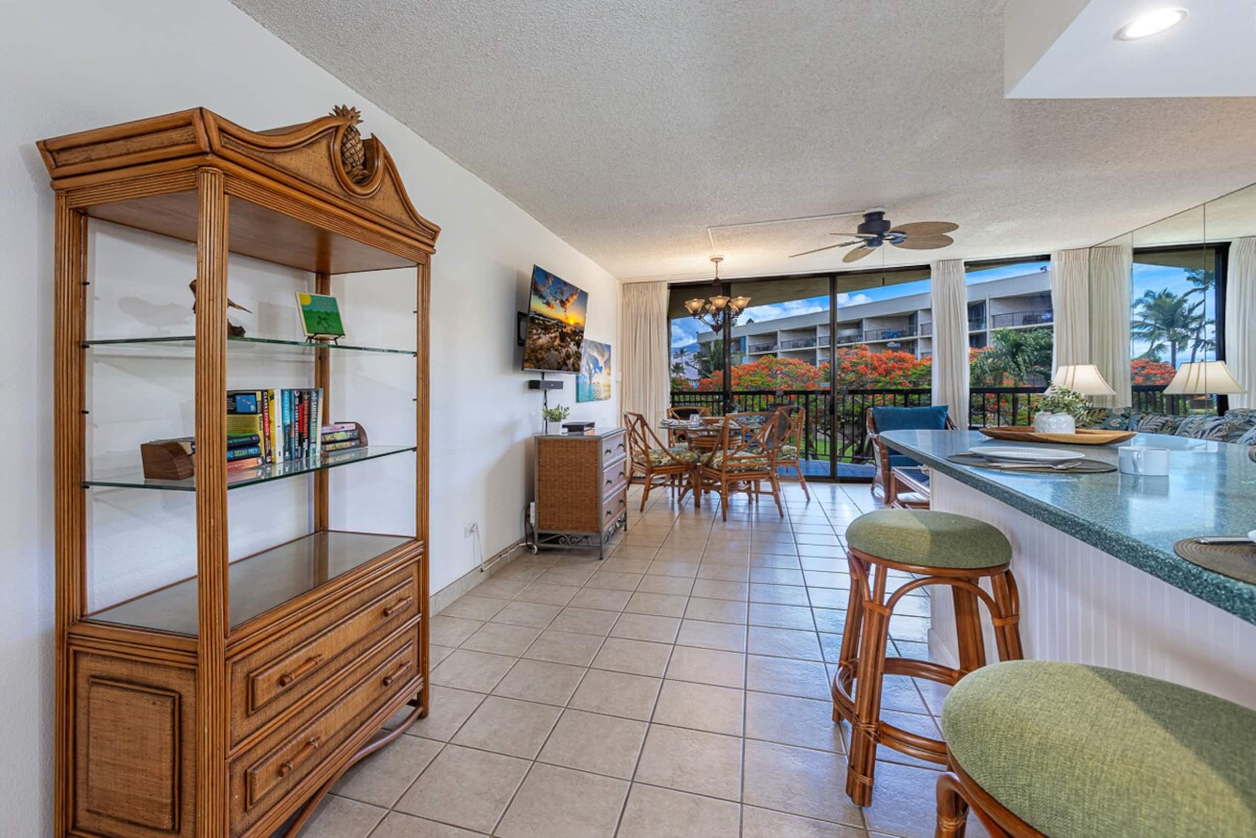 Oceanfront condo w/ sunset lanai and pool - Photo 6
