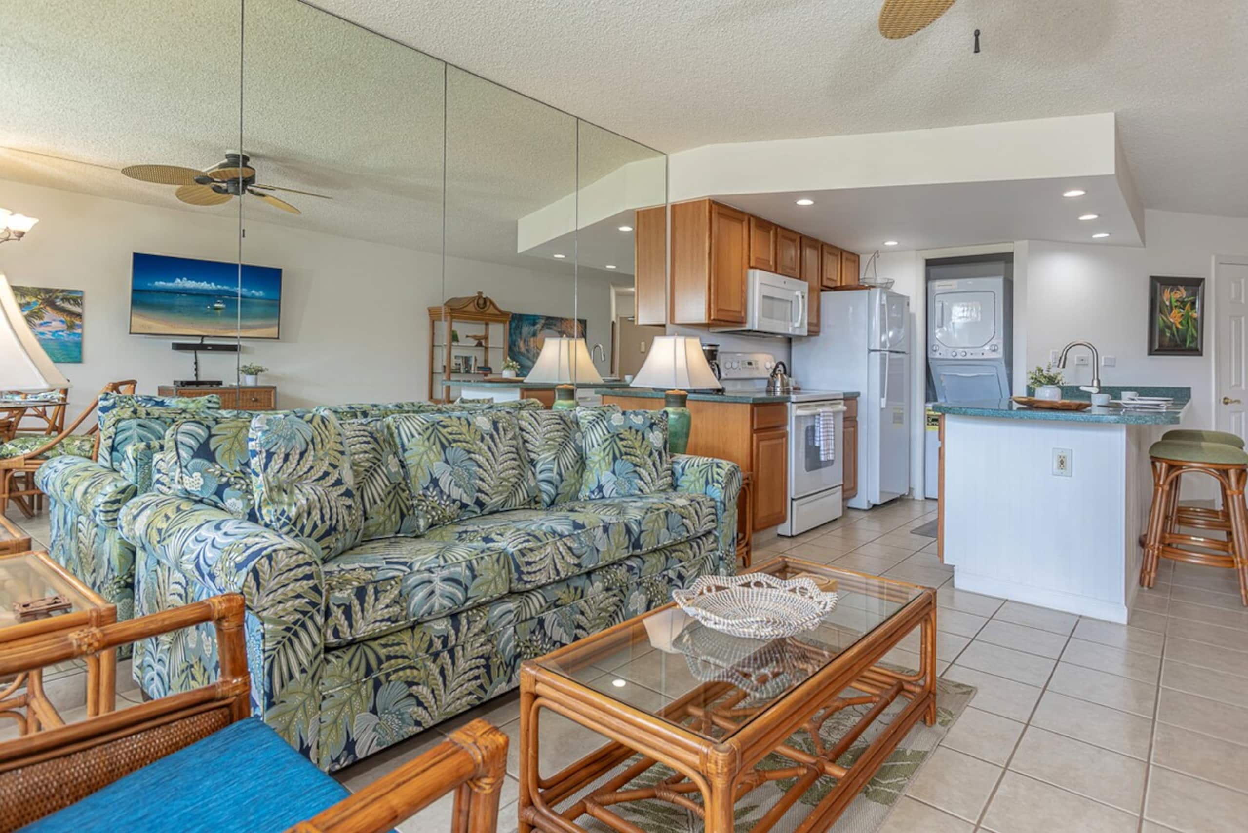Oceanfront condo w/ sunset lanai and pool - Photo 15