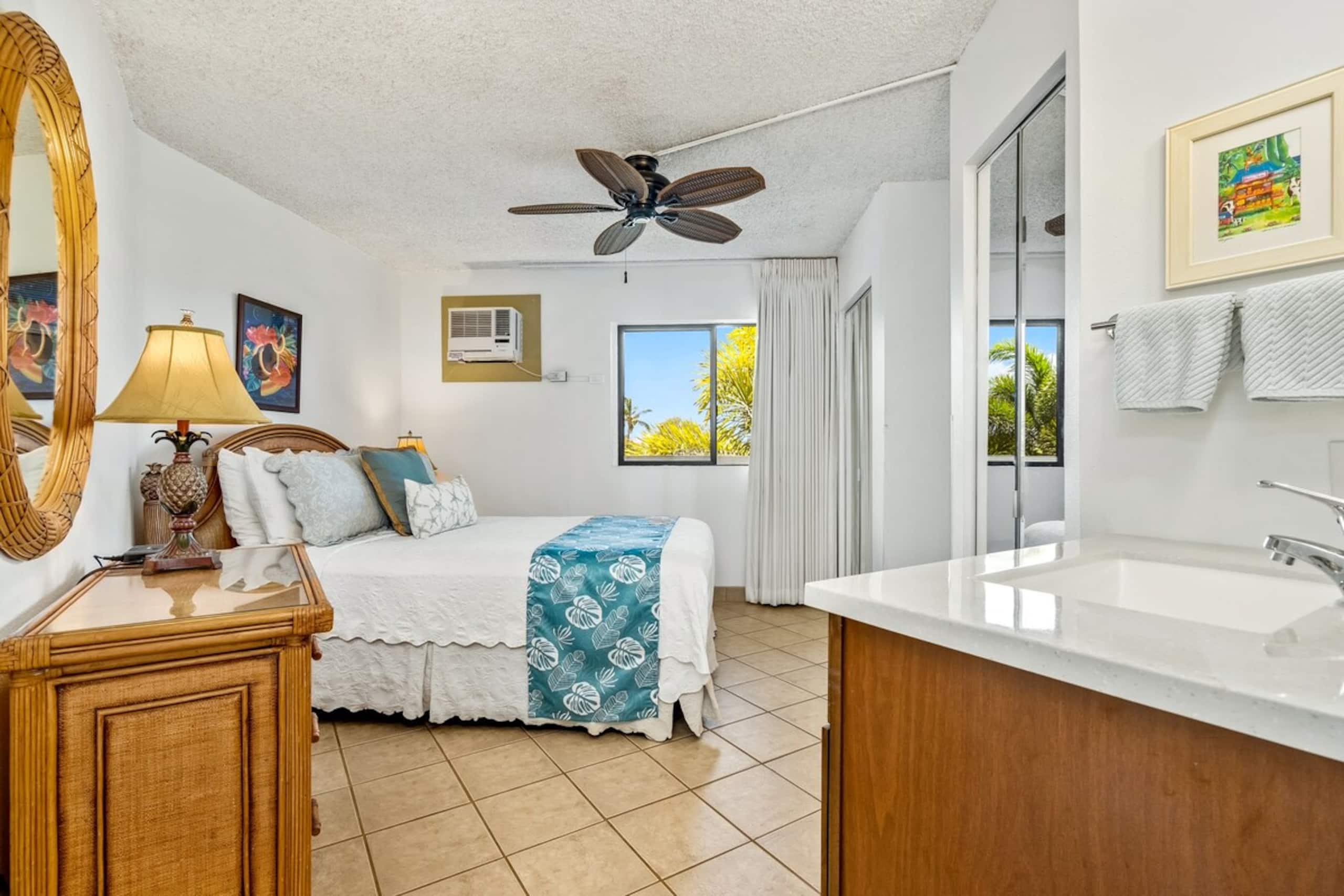 Oceanfront condo w/ sunset lanai and pool - Photo 36