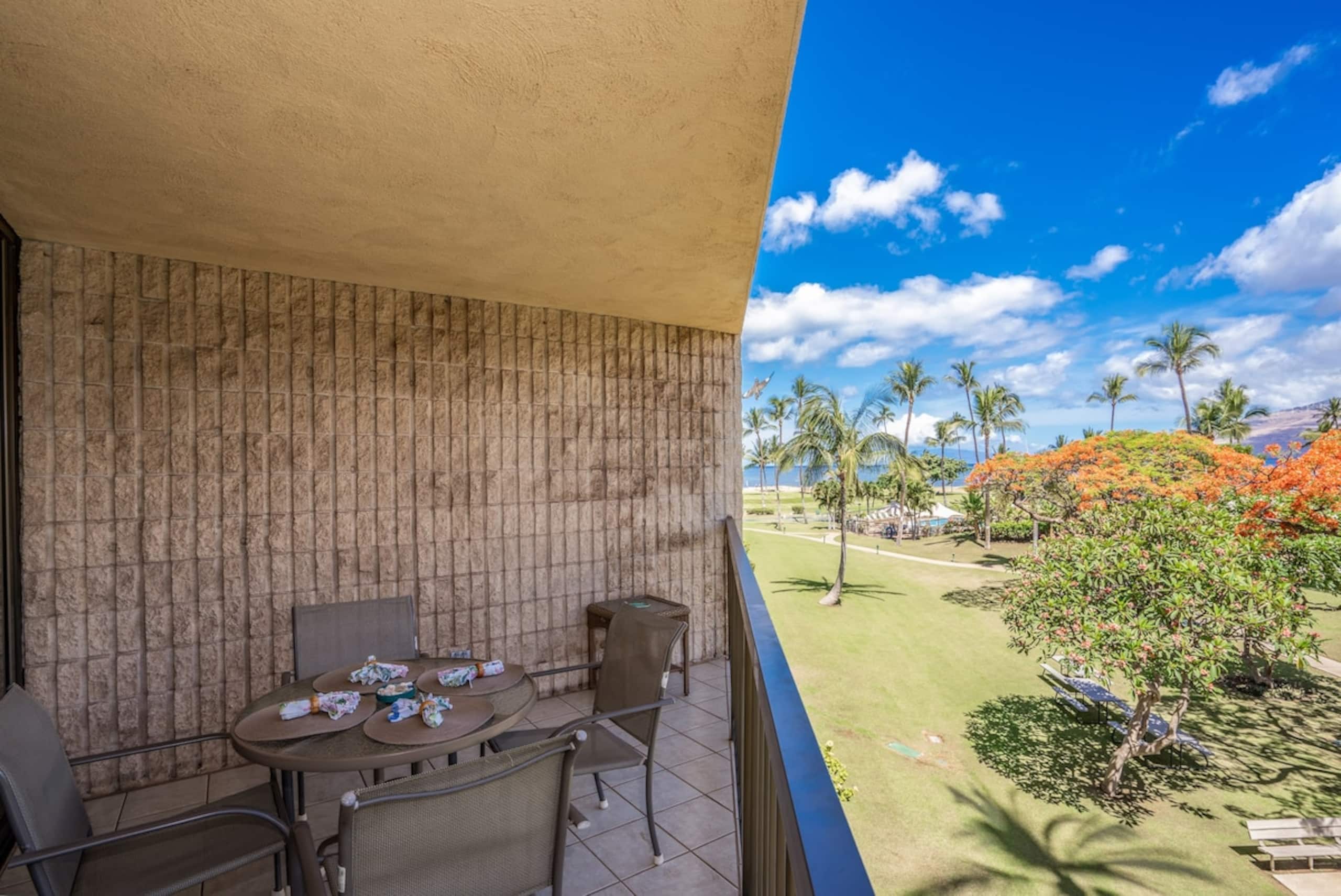 Oceanfront condo w/ sunset lanai and pool - Photo 2