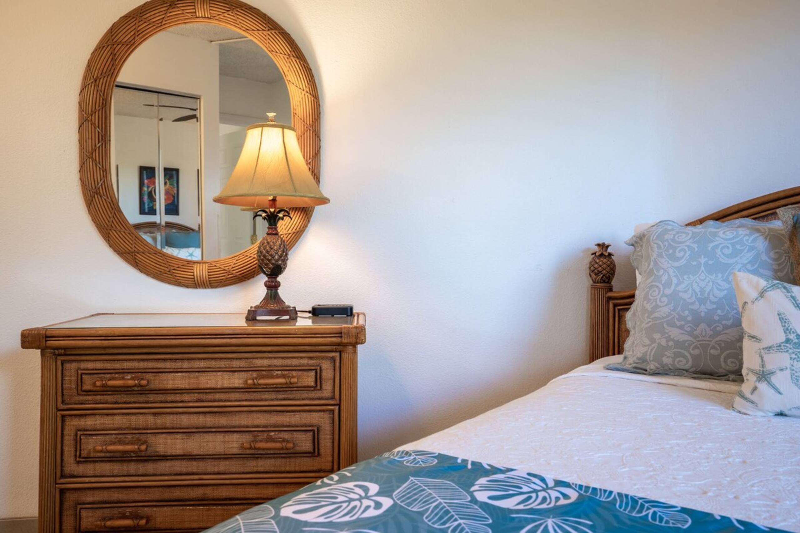 Oceanfront condo w/ sunset lanai and pool - Photo 22