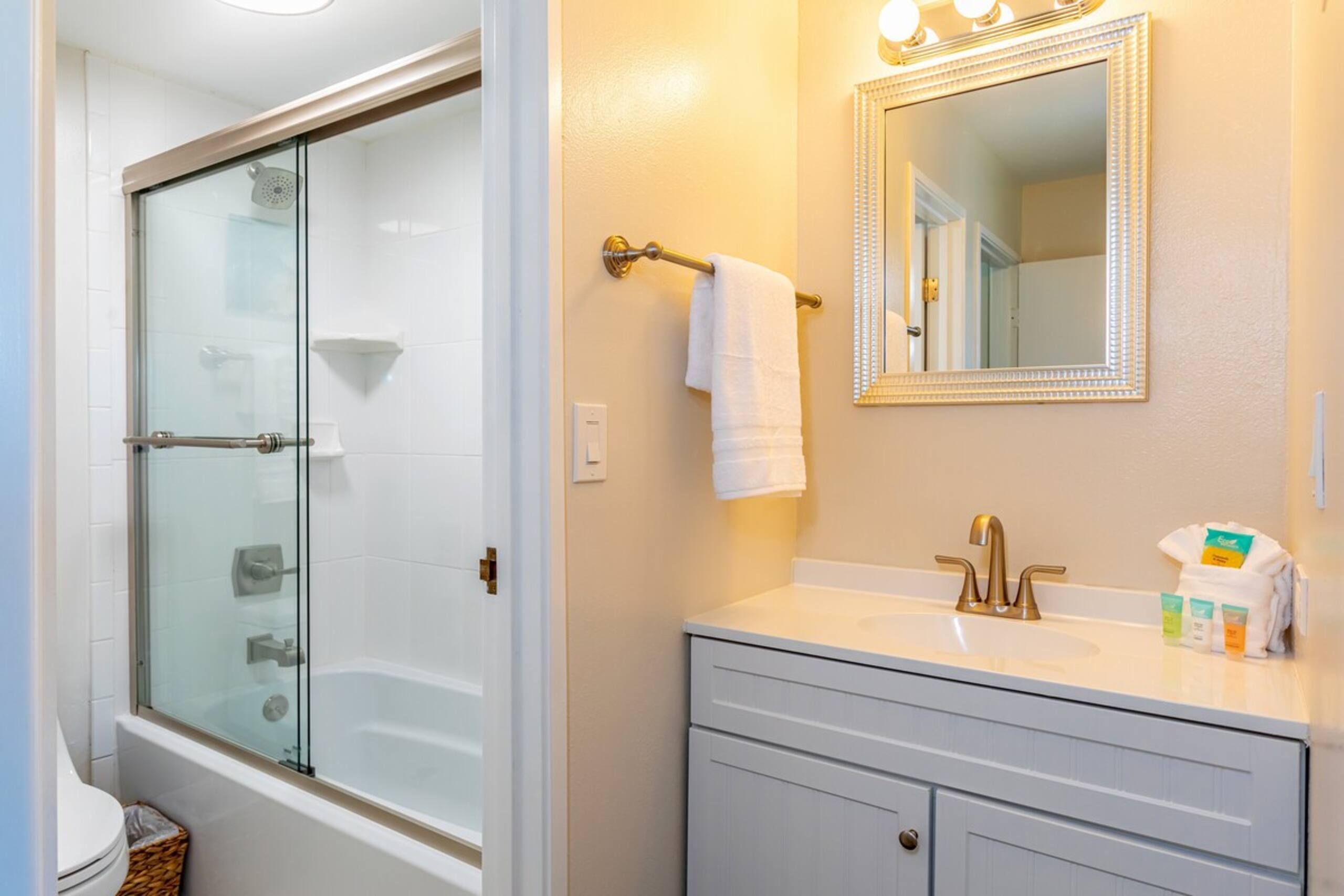 Spacious Renovated Unit, Ocean Front Views MSB417 - Photo 15