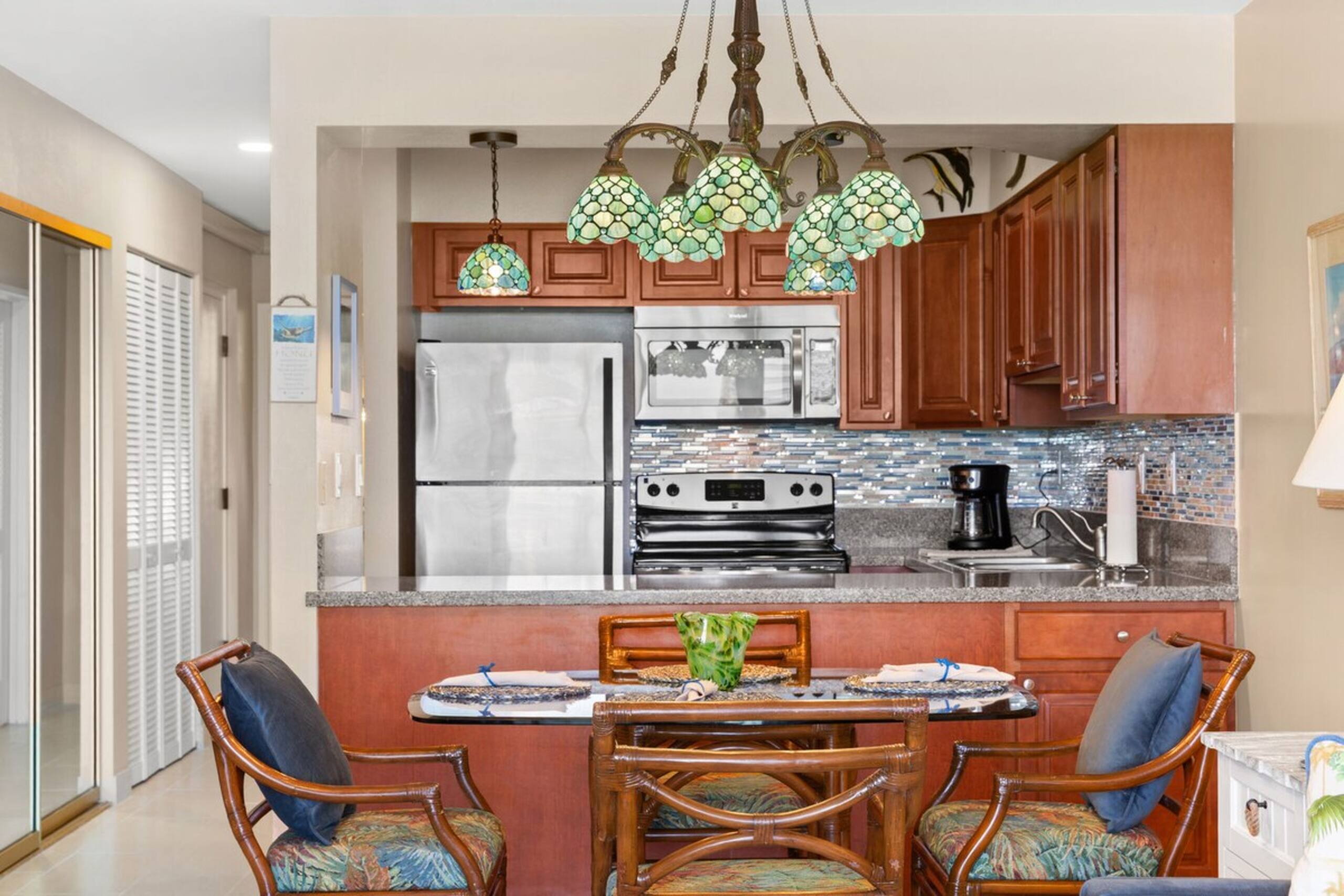 1bd Oceanfront gem with charm, views & Island vibe - Photo 15