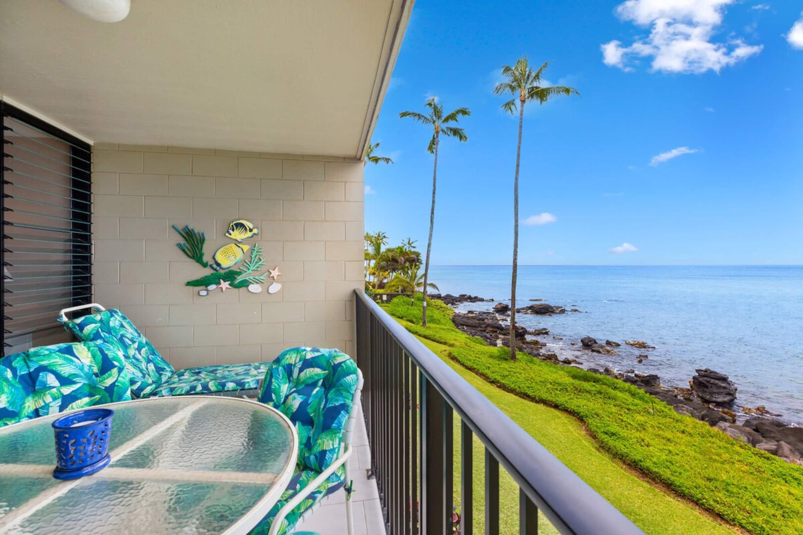 1bd Oceanfront gem with charm, views & Island vibe - Photo 3