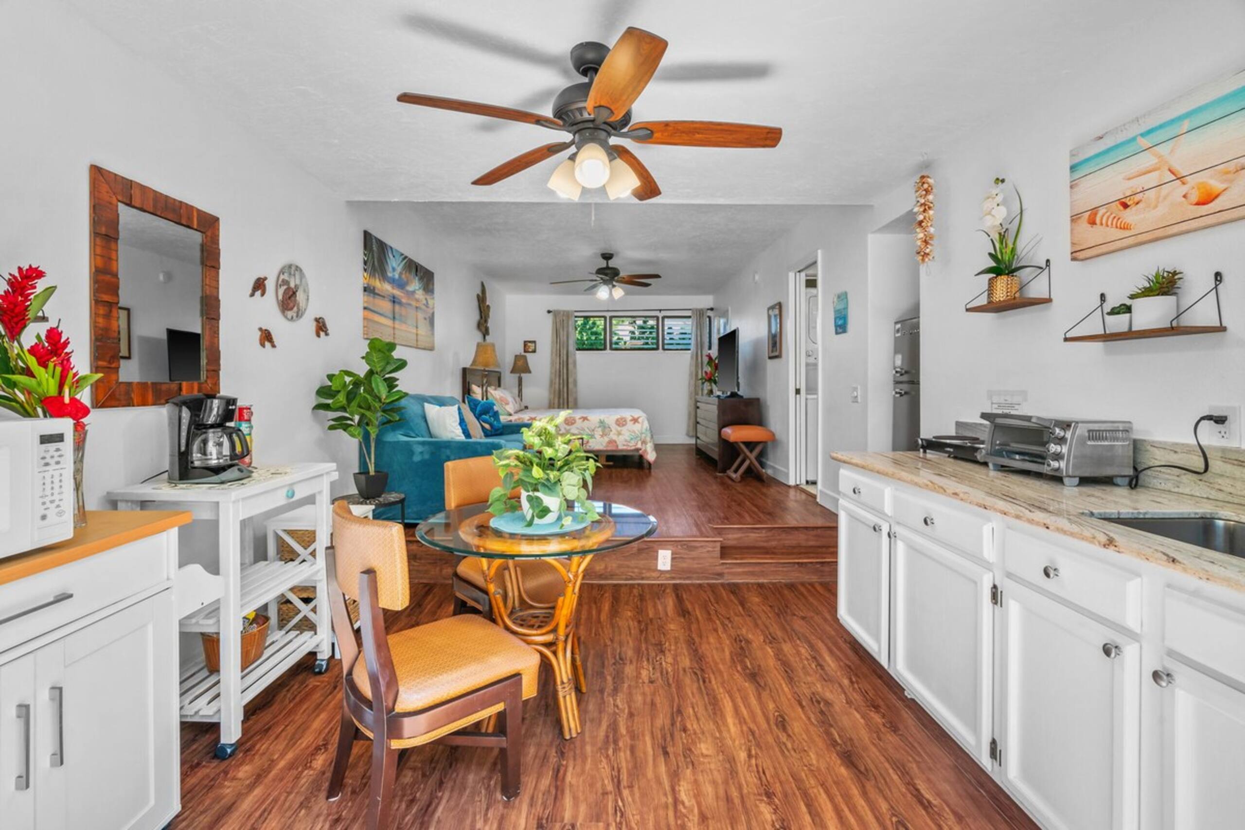 North shore condo w/ pool & private laundry - Photo 7