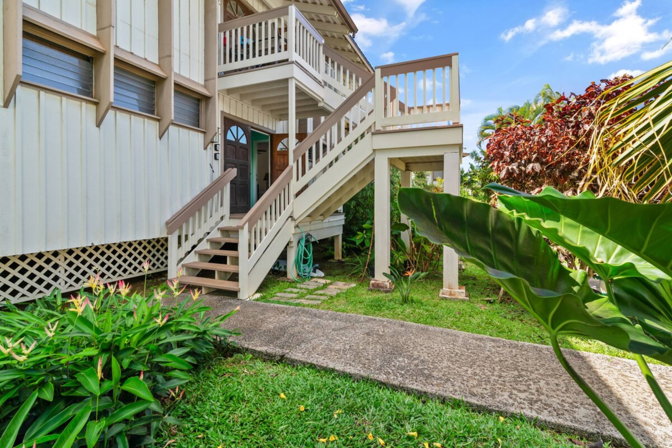 North shore condo w/ pool & private laundry - Photo 12