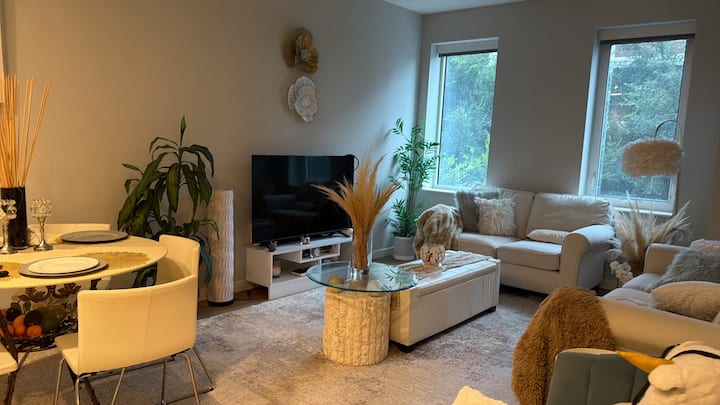 Stylish 2br Apartment In Capitol Riverfront - Alexandria, VA