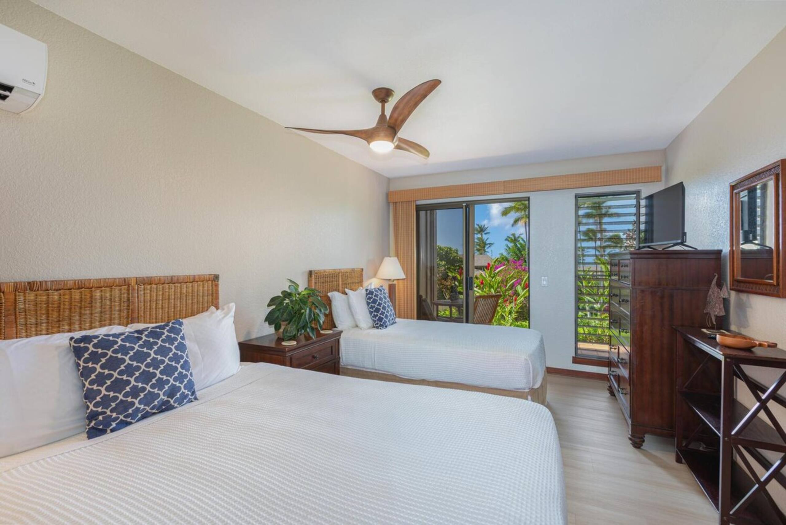 Newly Renovated, Ocean View, Minutes to Beach - Photo 14