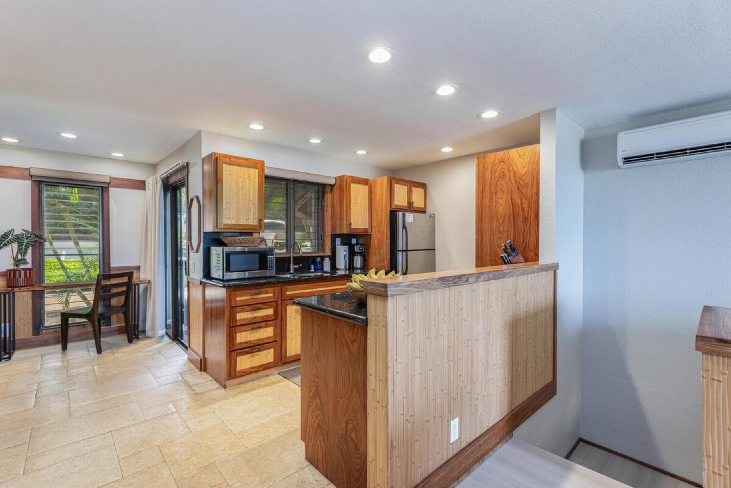 Newly Renovated, Ocean View, Minutes to Beach - Photo 9