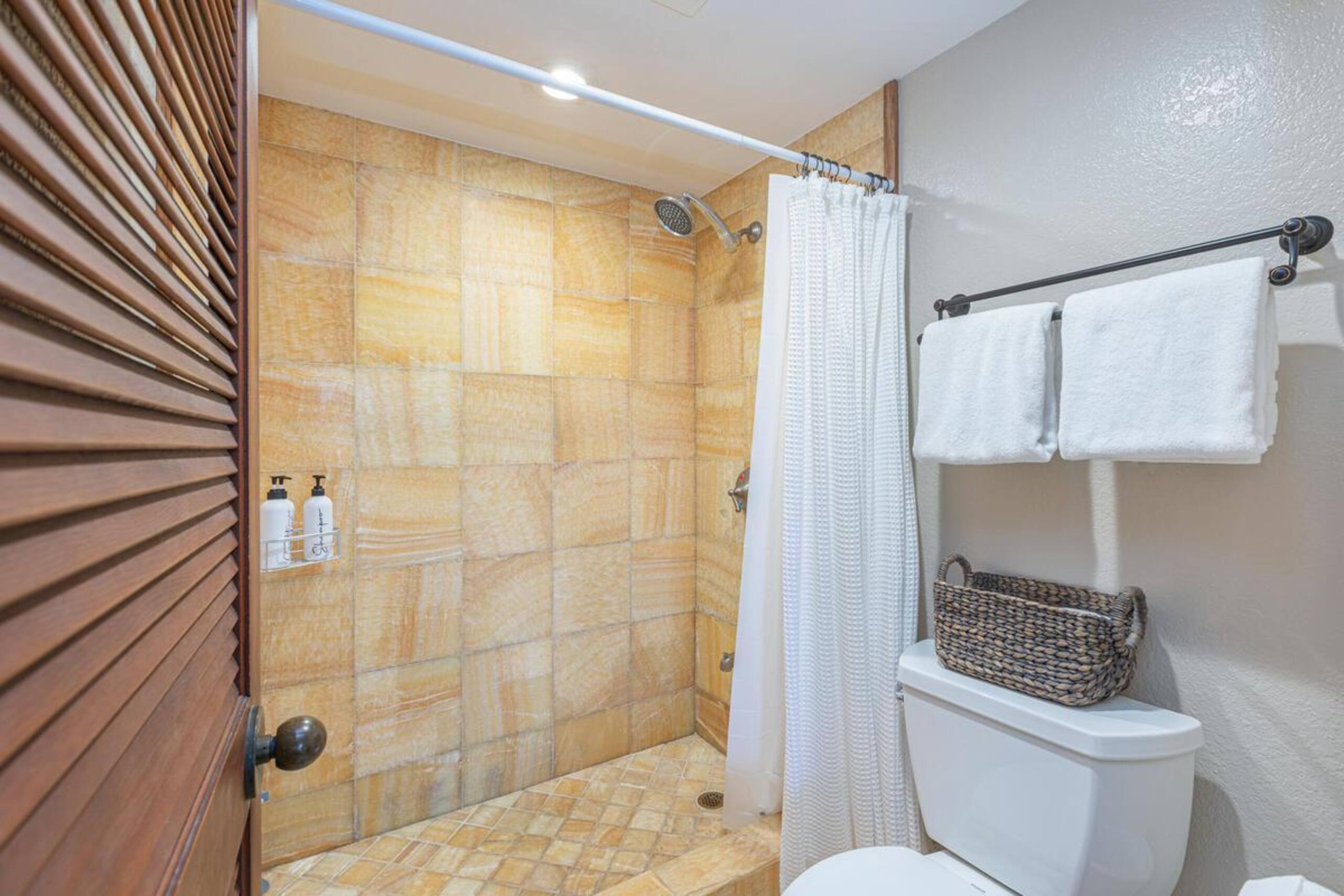 Newly Renovated, Ocean View, Minutes to Beach - Photo 15