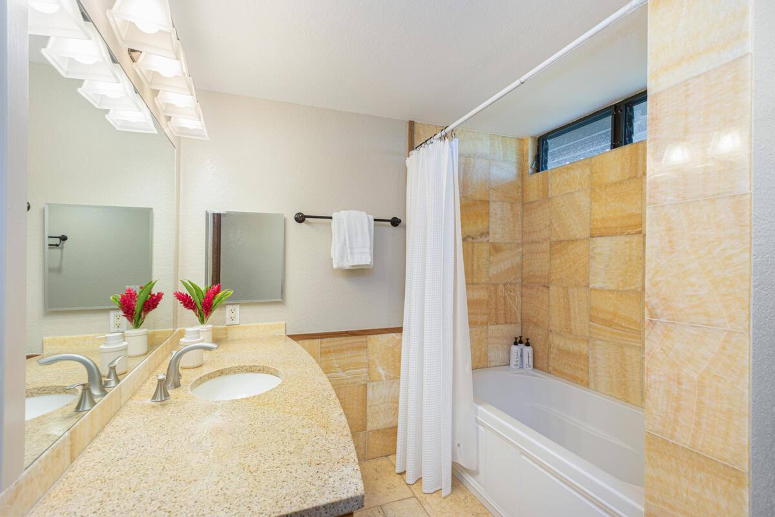 Newly Renovated, Ocean View, Minutes to Beach - Photo 12