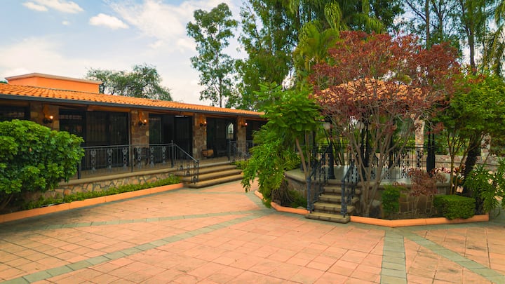 Casa De Campo, Con Alberca Para 16 Personas - León