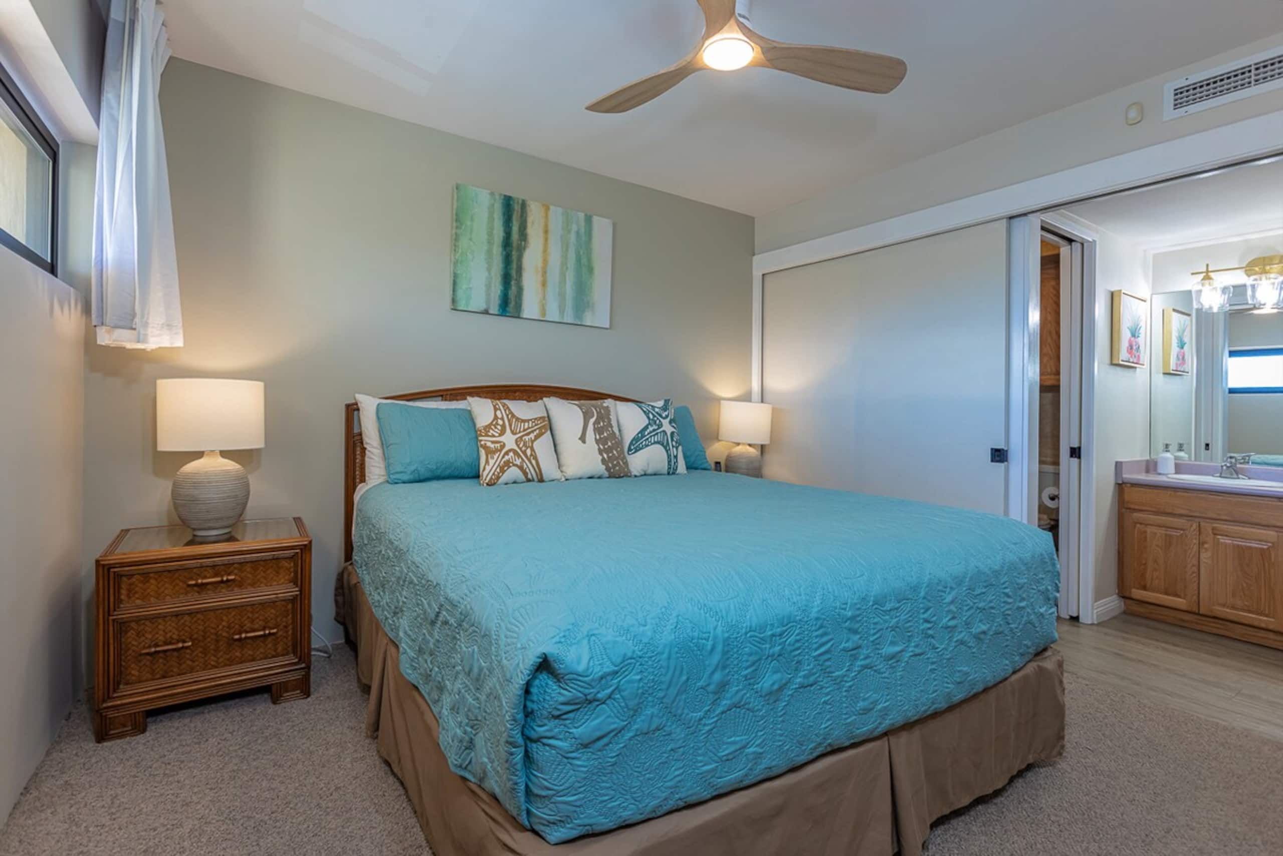 Beachfront penthouse w/ lanai and ocean views - Photo 3
