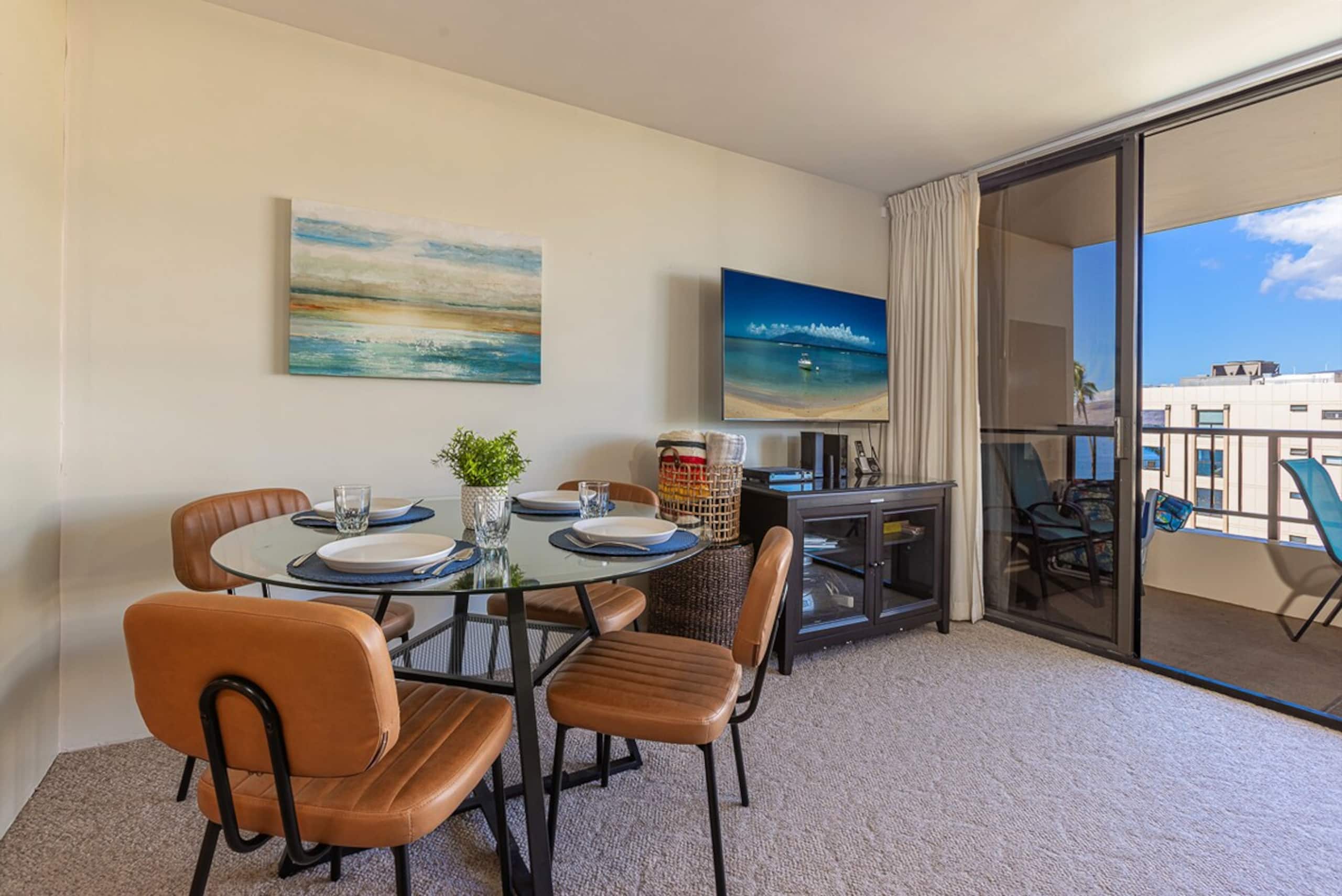 Beachfront penthouse w/ lanai and ocean views - Photo 13