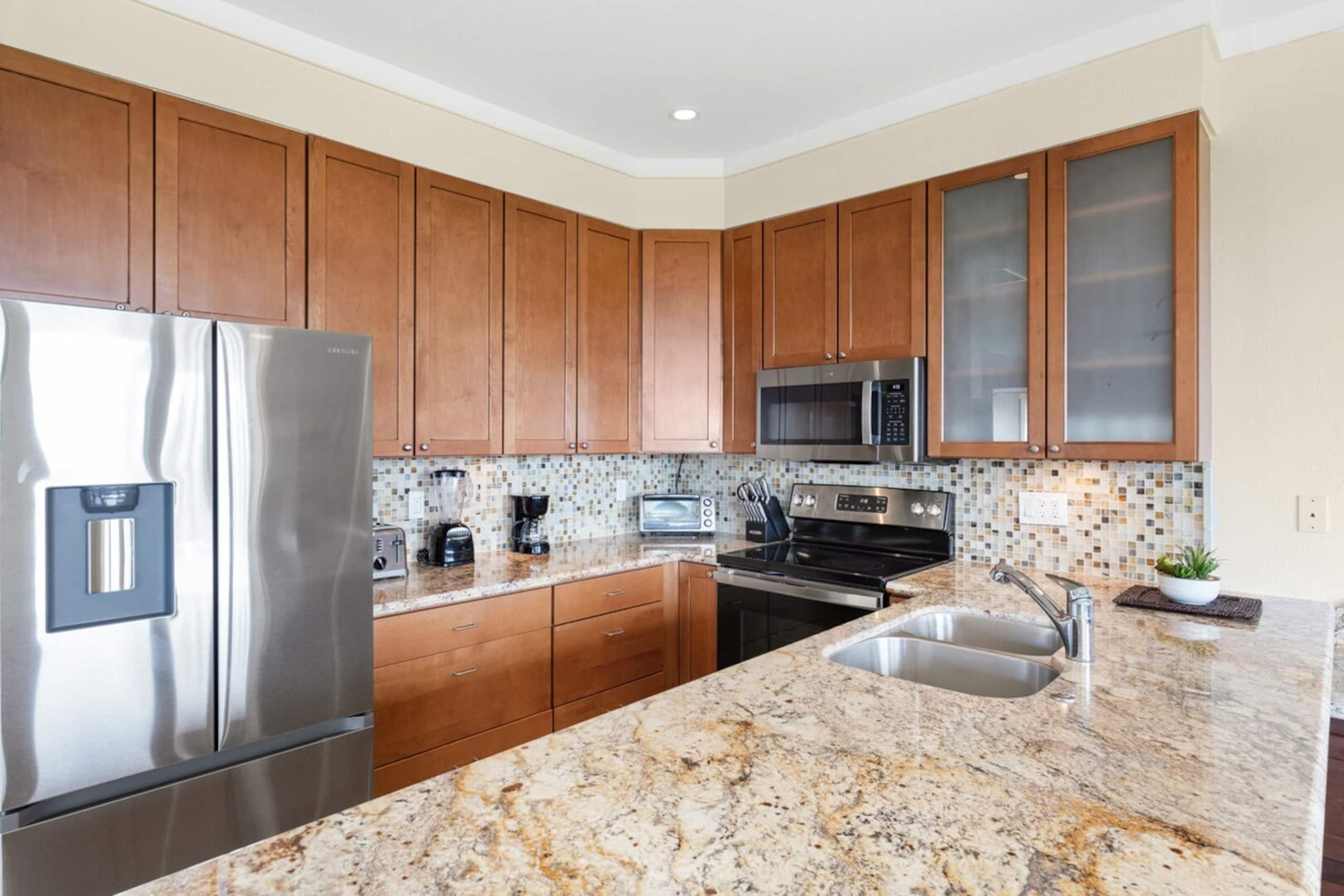Peaceful retreat with panoramic golf course beauty - Photo 10