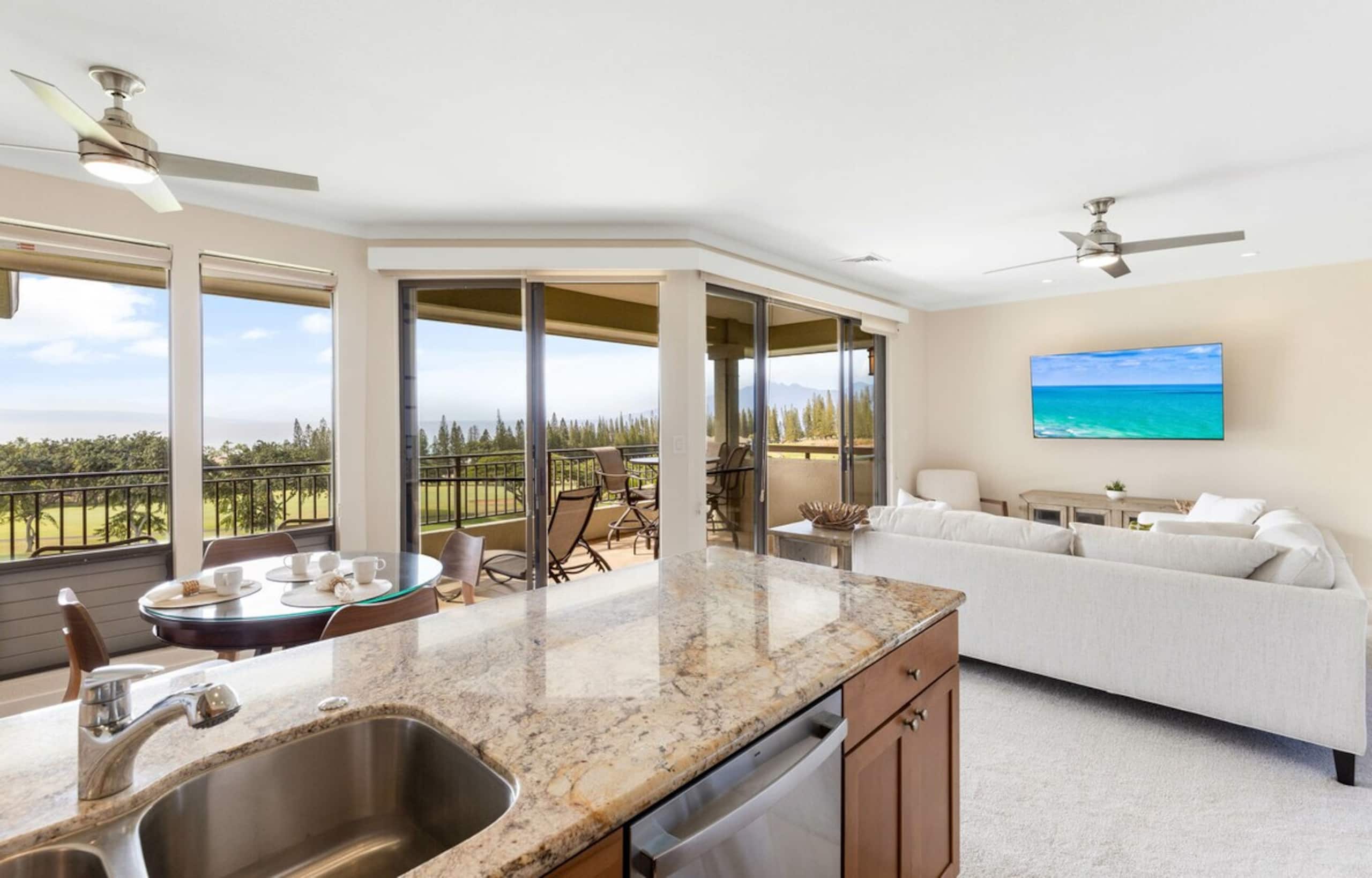 Peaceful retreat with panoramic golf course beauty - Photo 6