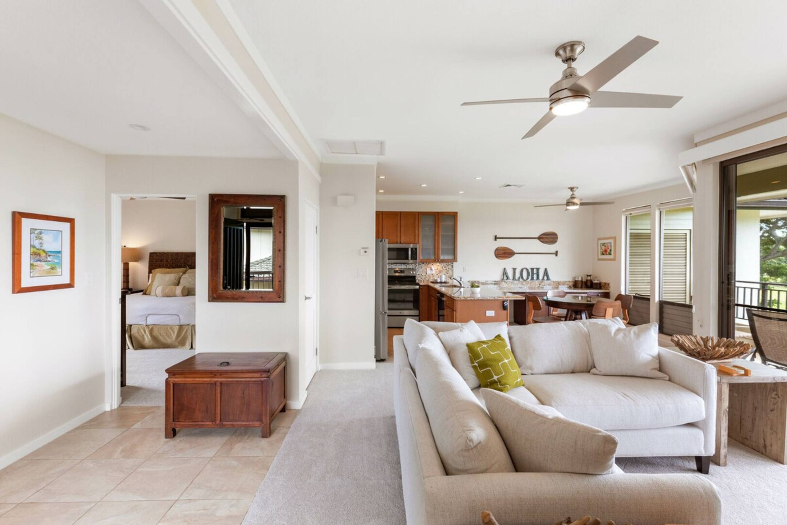 Peaceful retreat with panoramic golf course beauty - Photo 4