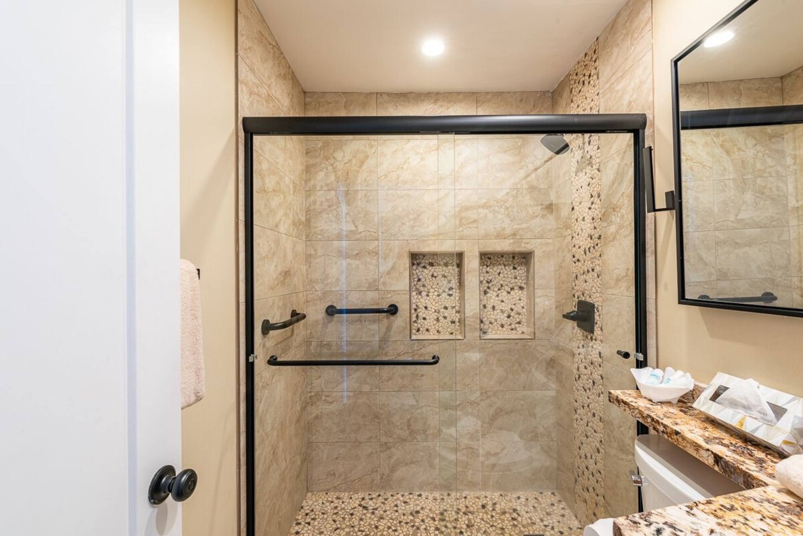 Discounted Rates 202 Quaint 2nd floor 1 bed/bath - Photo 25