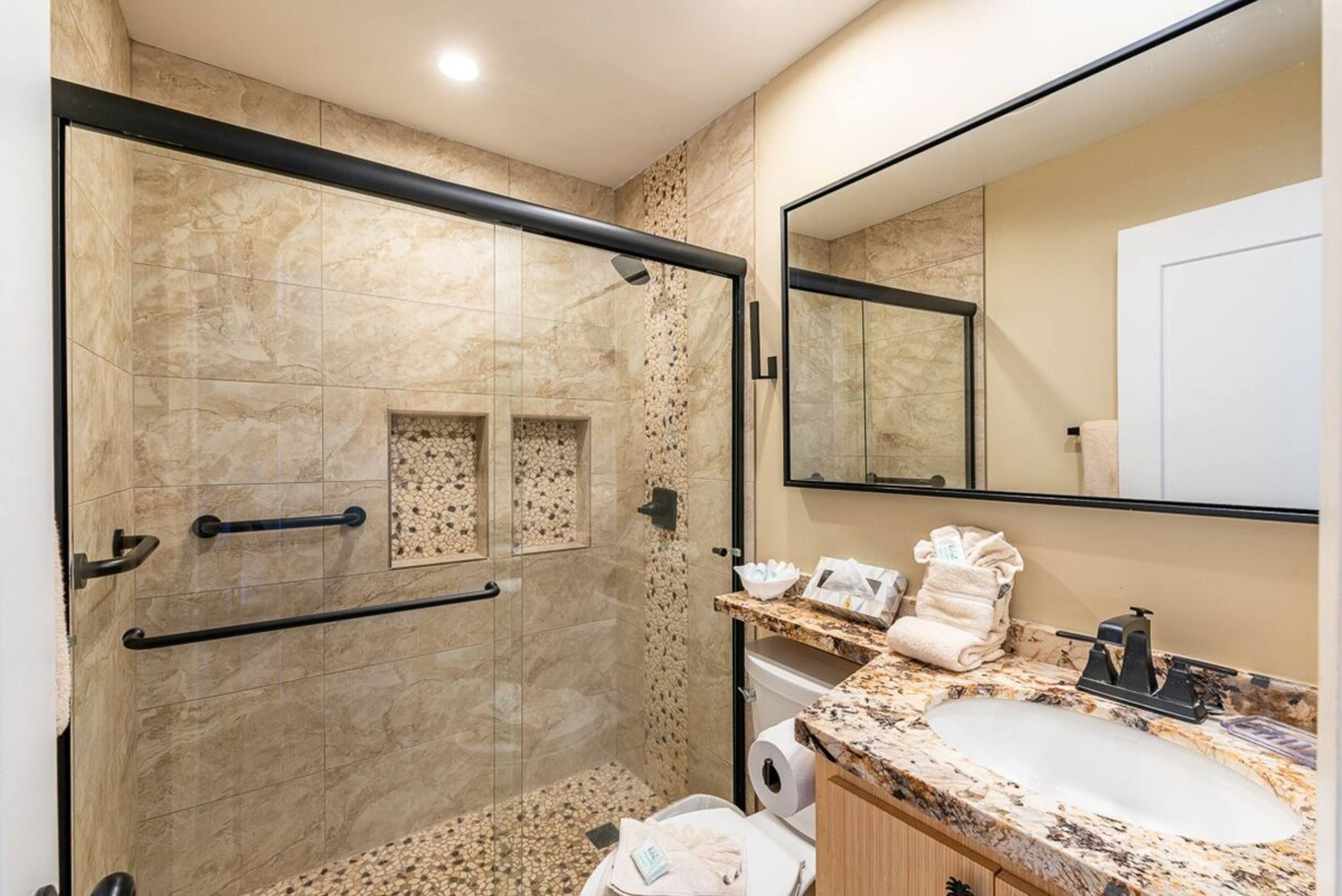 Discounted Rates 202 Quaint 2nd floor 1 bed/bath - Photo 24