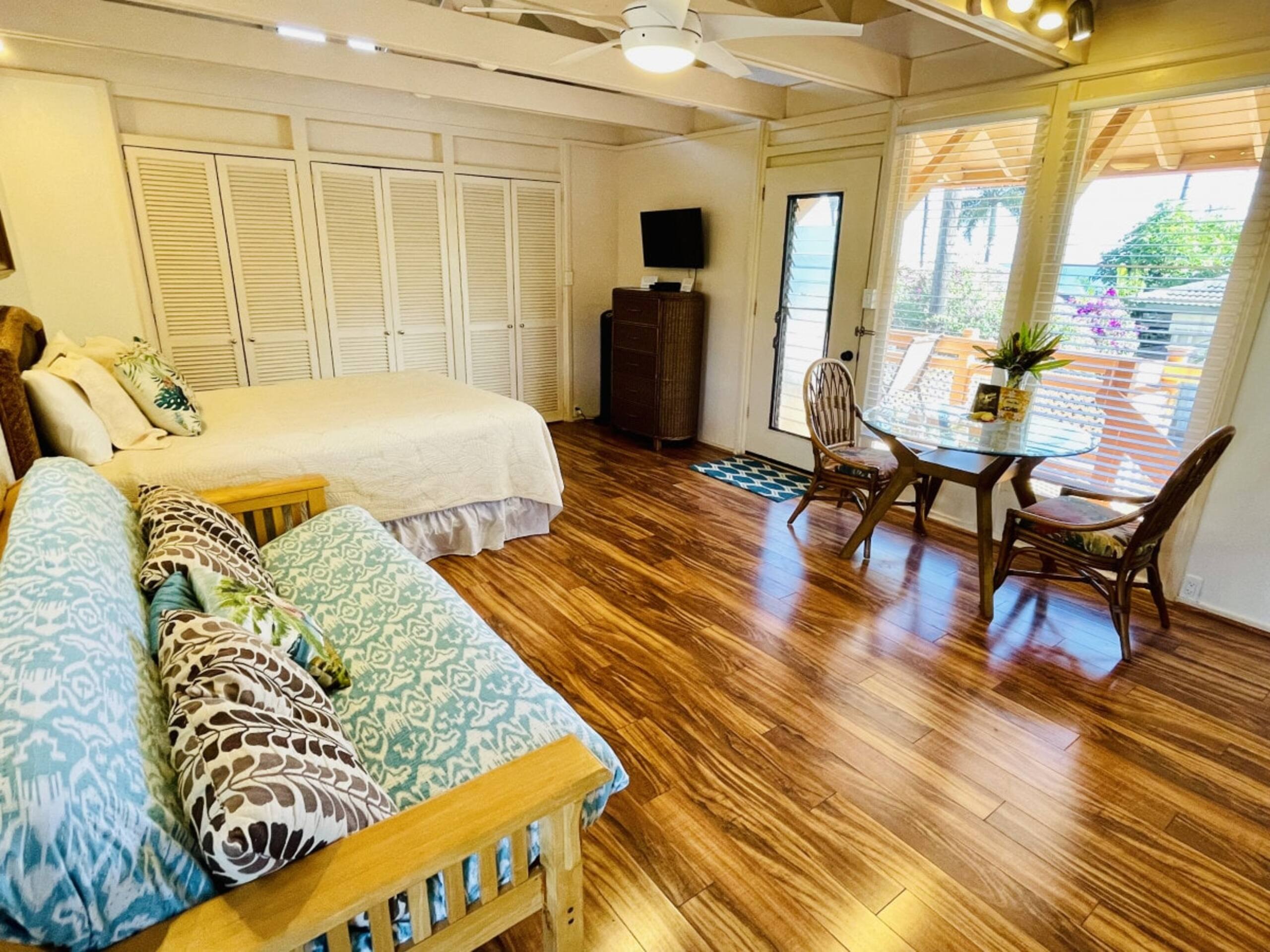 Baby Beach Guest House -SurfSong Unit #4 Flamingo - Photo 5