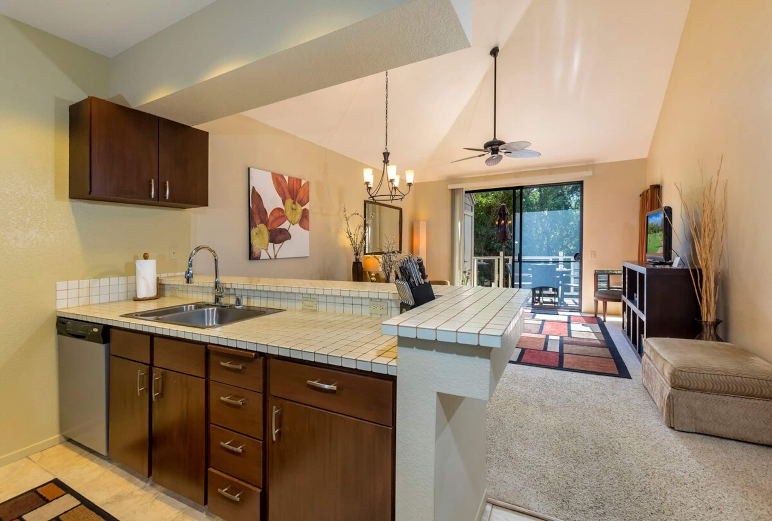TOP FlOOR OCEAN VIEW VILLA - many amenities - Photo 4