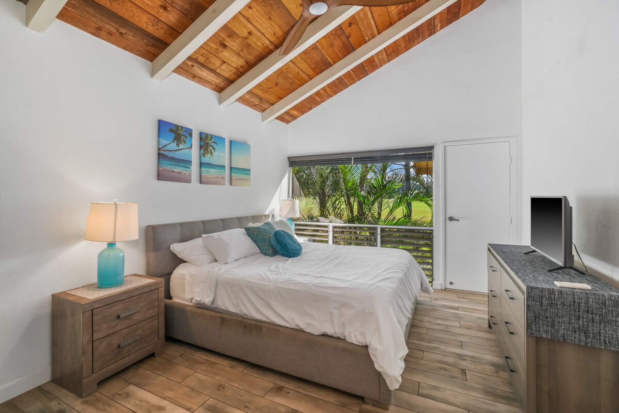Bright & Airy Home: Waterfall View, Pool & AC - Photo 5