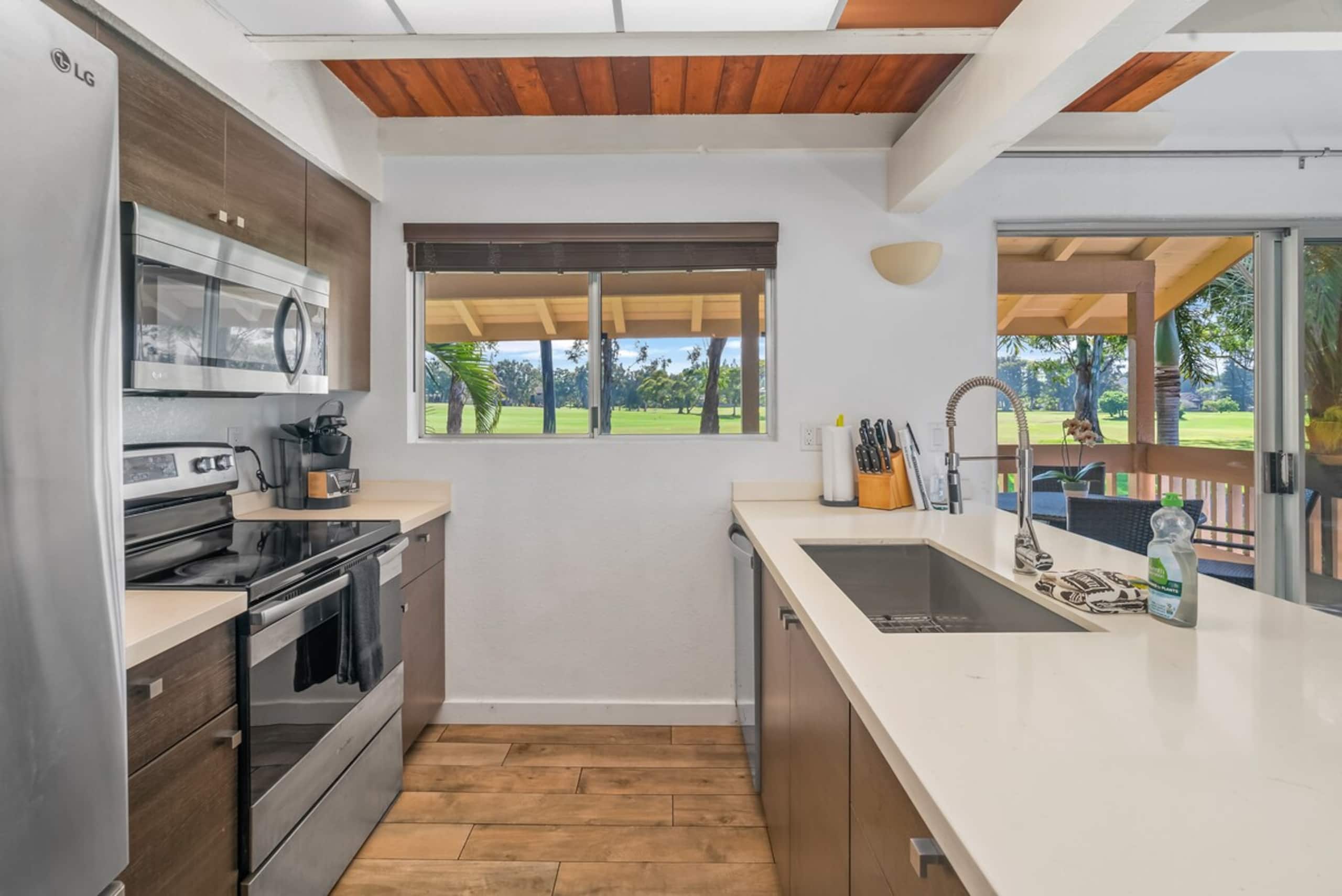 Bright & Airy Home: Waterfall View, Pool & AC - Photo 4
