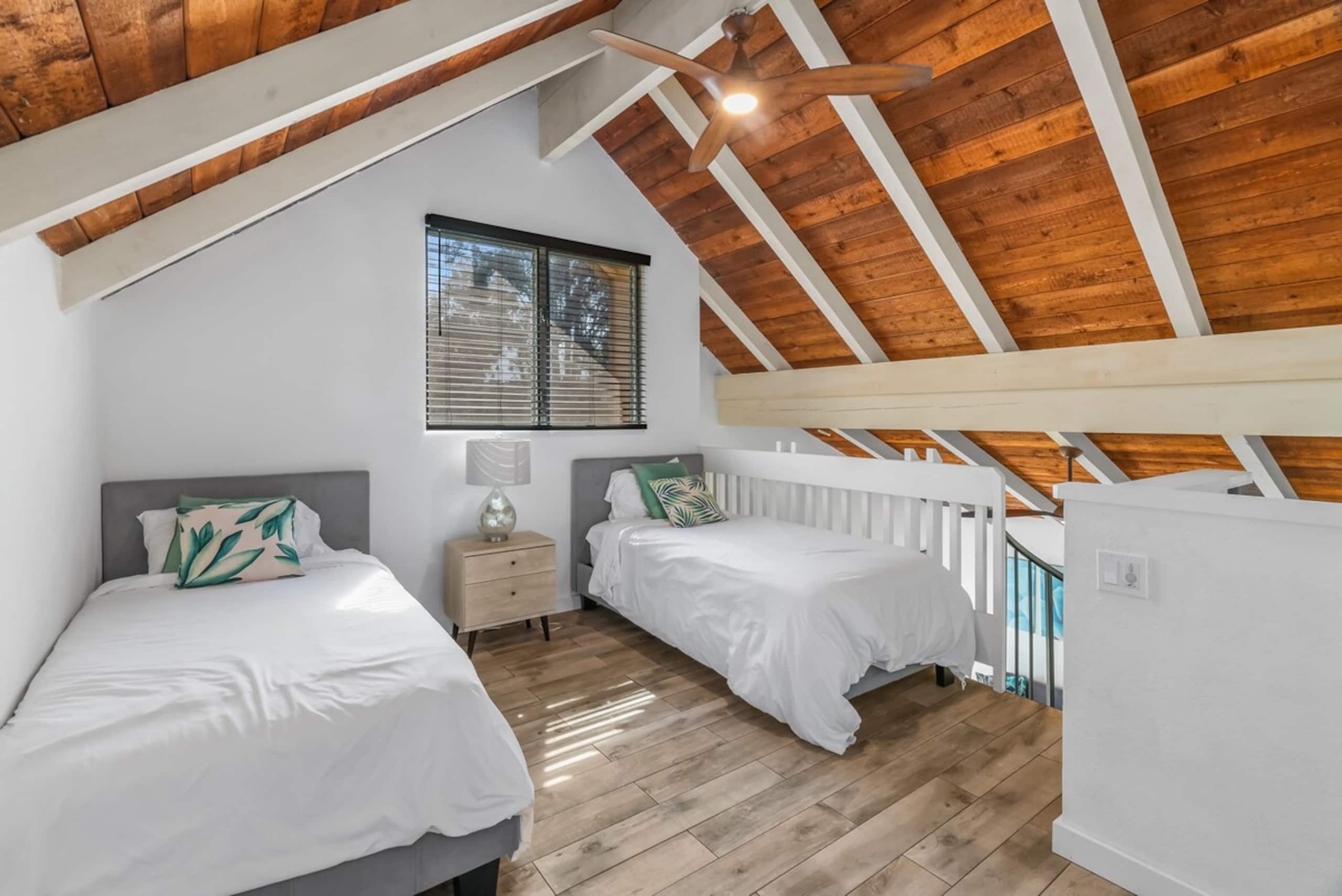 Bright & Airy Home: Waterfall View, Pool & AC - Photo 6