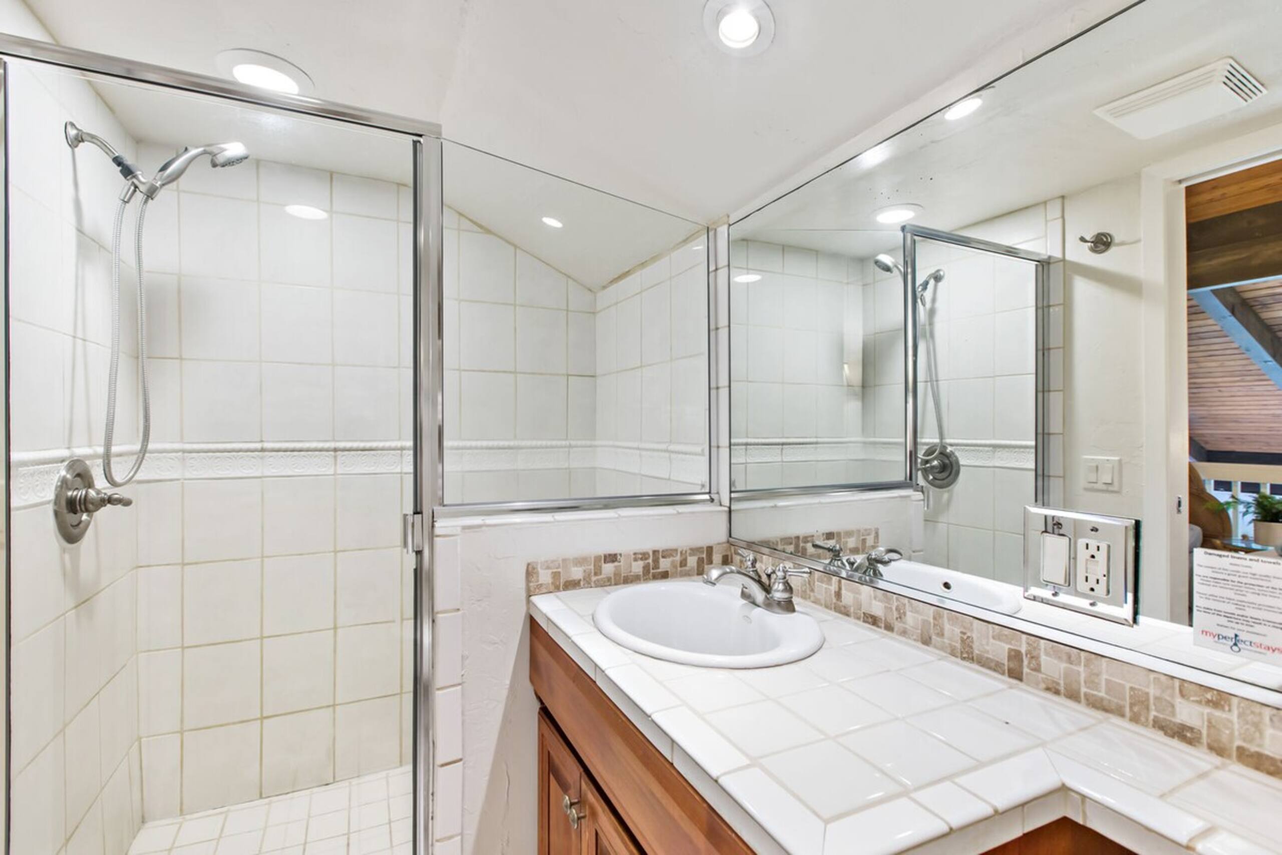 Fantastic 2bd ocean view condo near beach - Photo 27