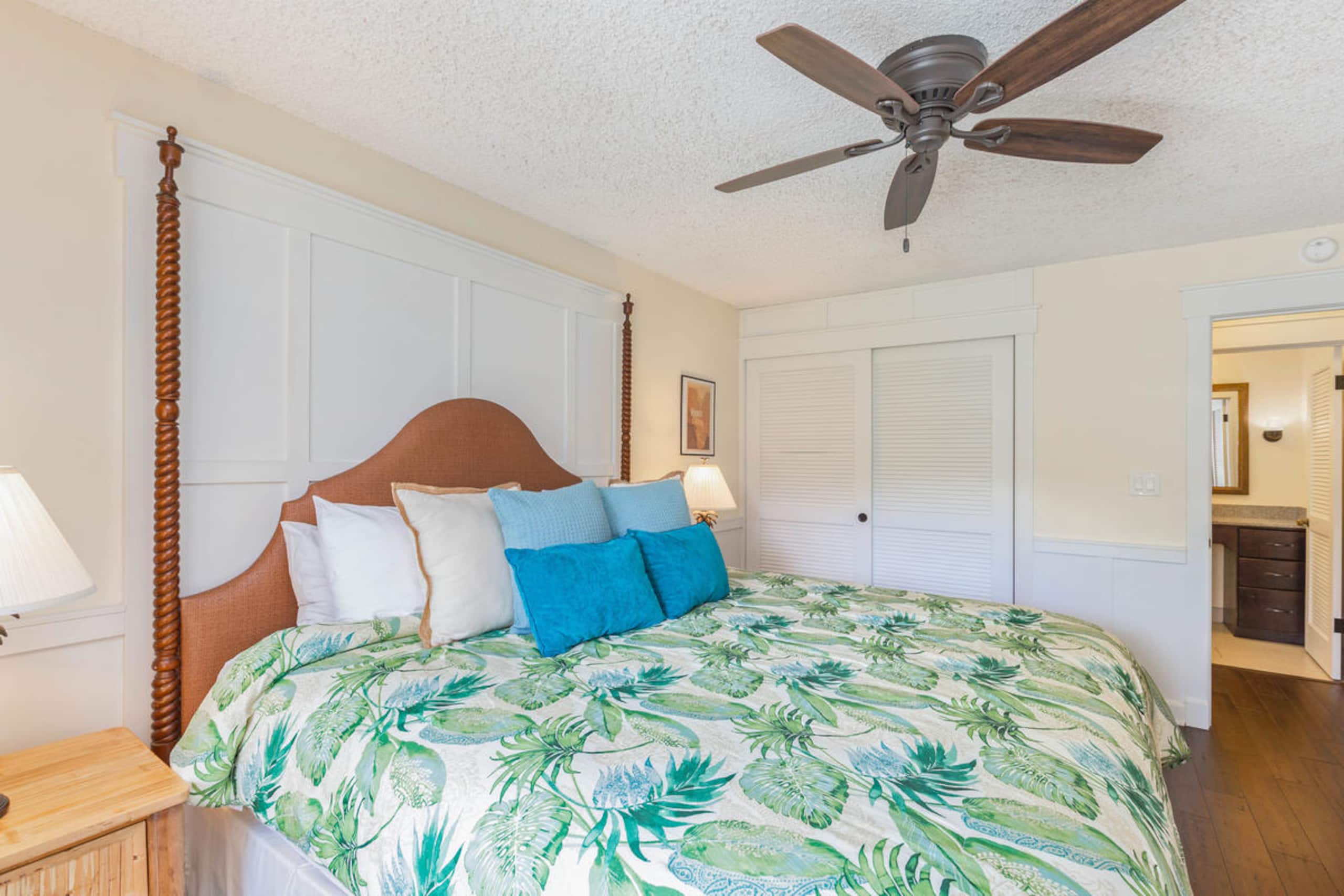 Beautifully Upgraded, Full Kitchen, Comfy King Bed - Photo 14