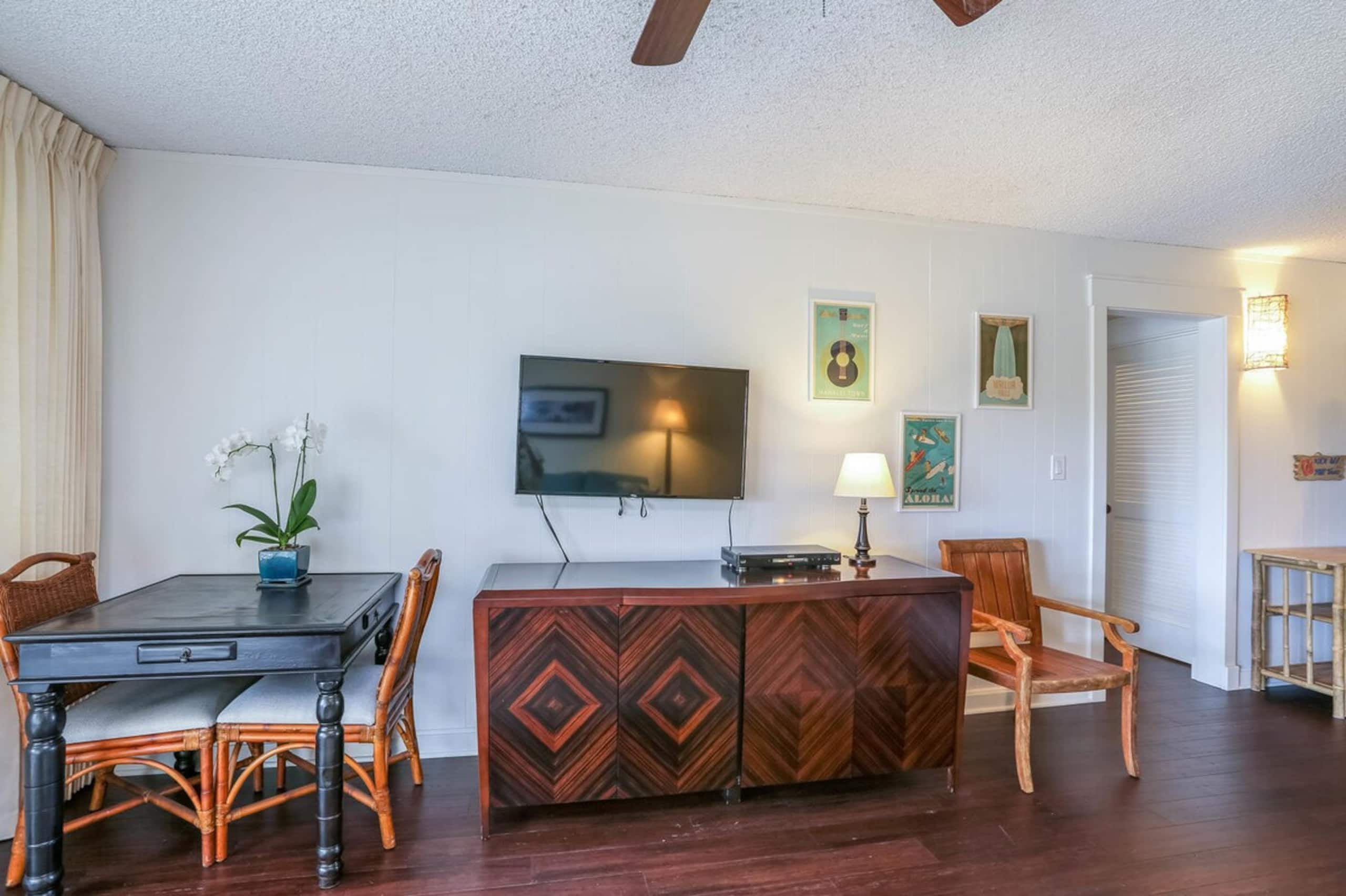 Beautifully Upgraded, Full Kitchen, Comfy King Bed - Photo 9