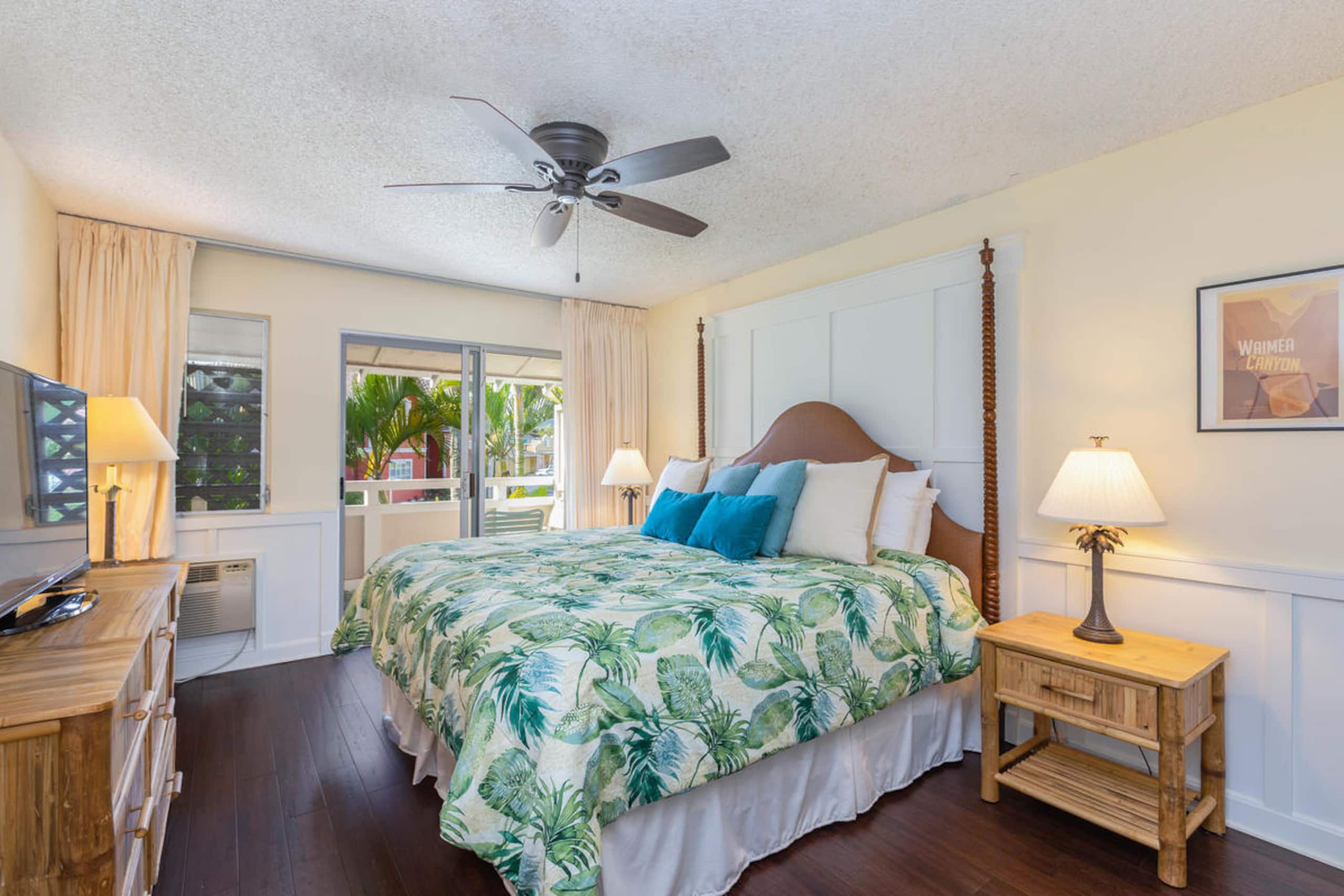 Beautifully Upgraded, Full Kitchen, Comfy King Bed - Photo 16