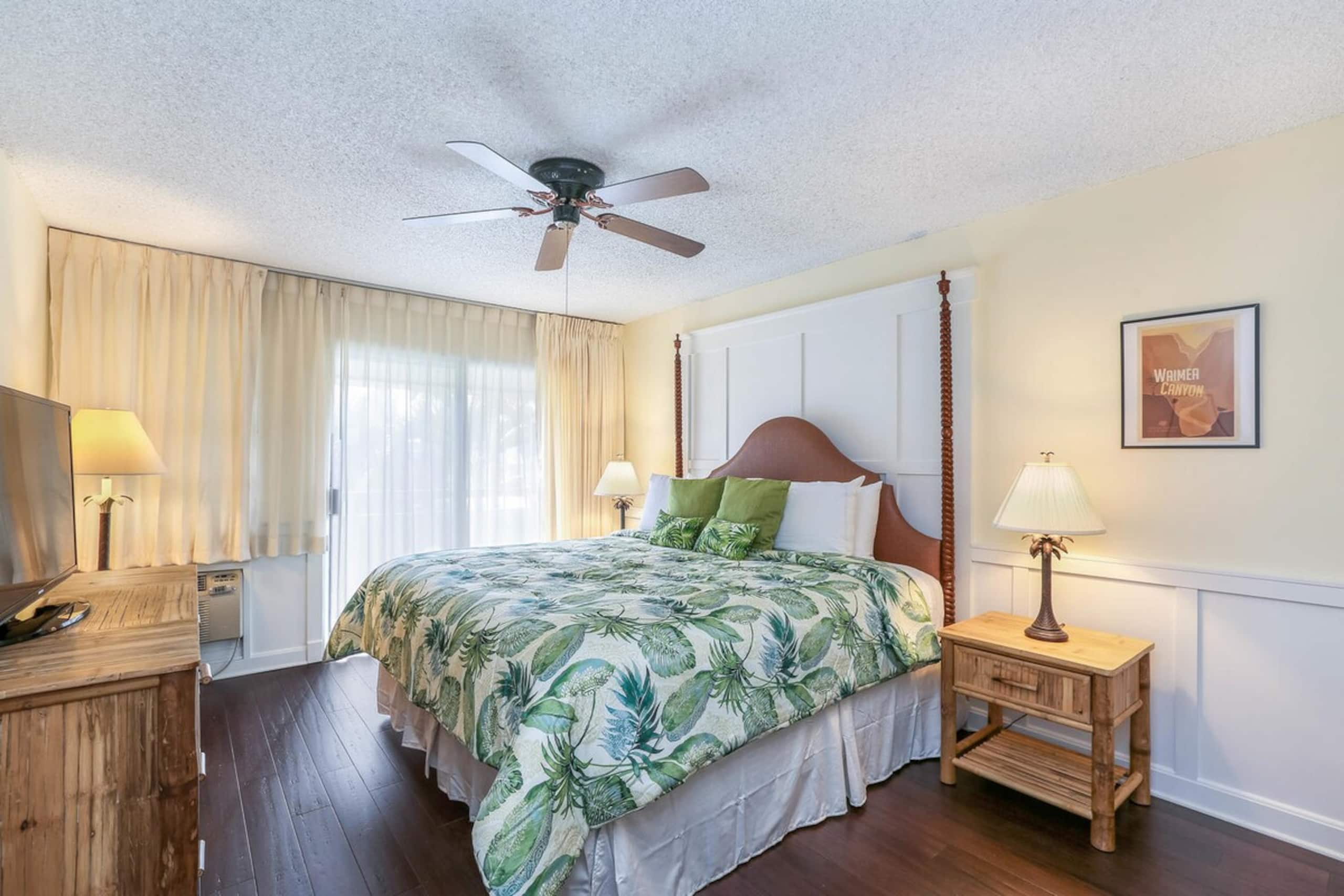 Beautifully Upgraded, Full Kitchen, Comfy King Bed - Photo 11