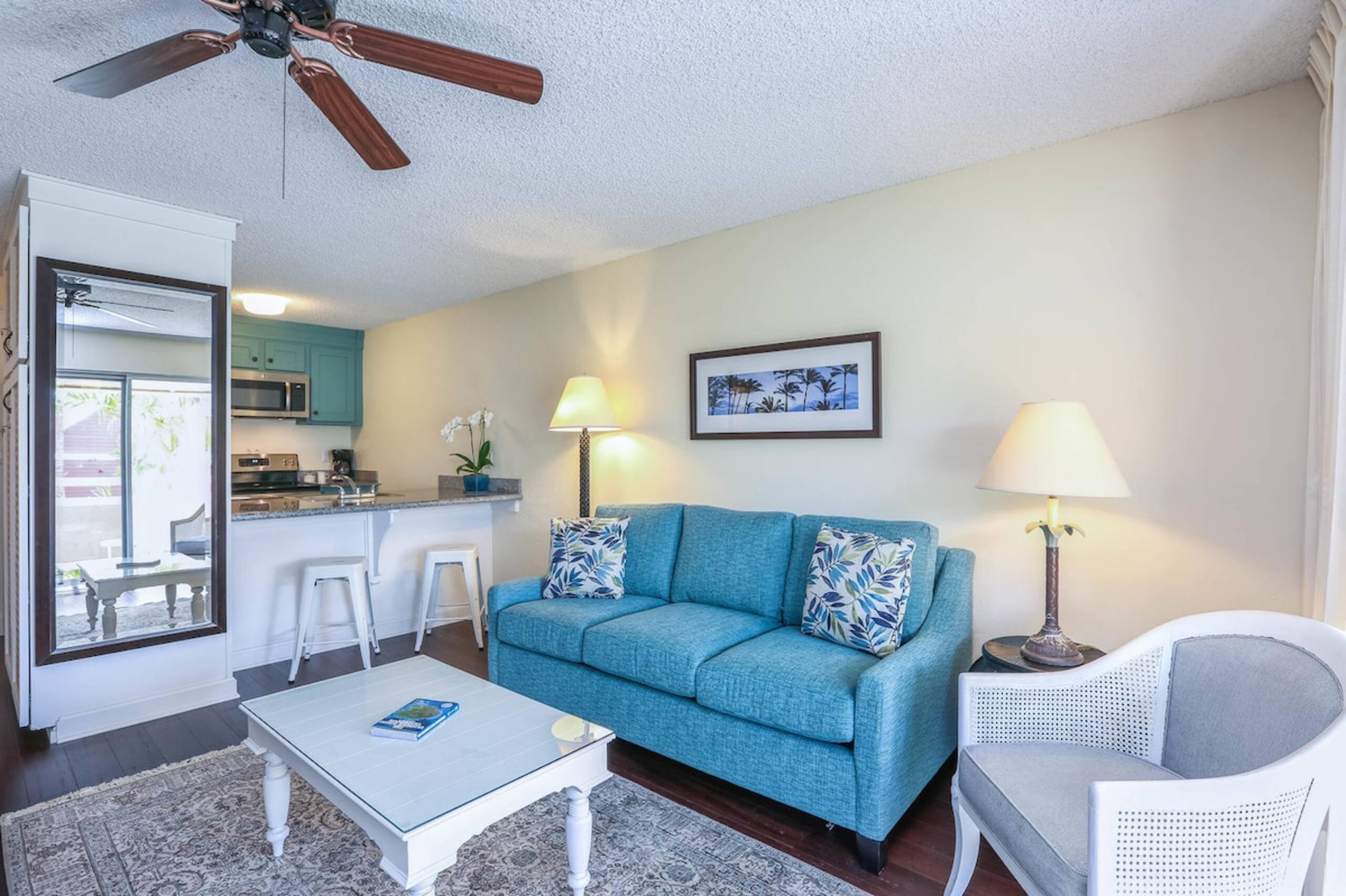 Beautifully Upgraded, Full Kitchen, Comfy King Bed - Photo 8