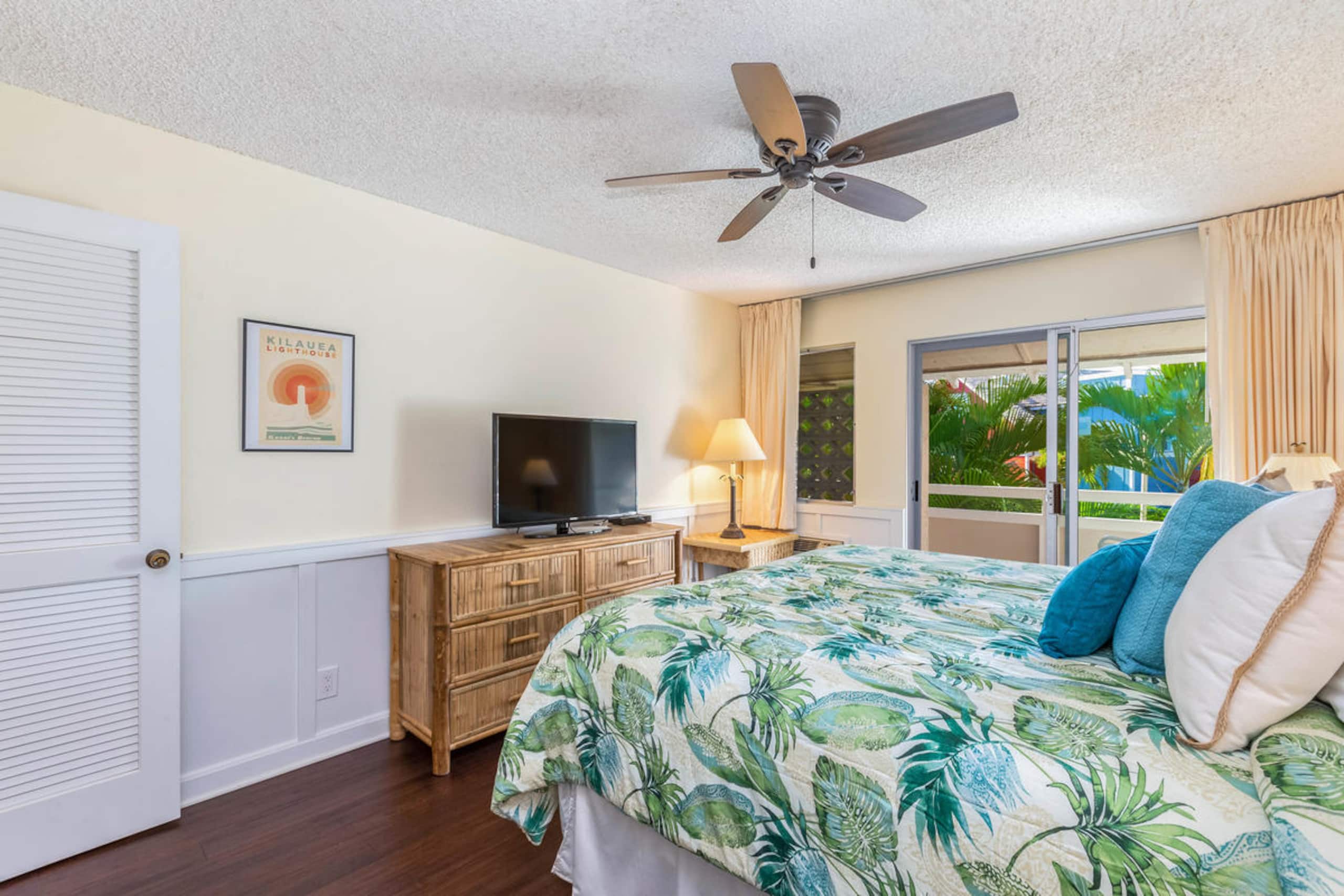 Beautifully Upgraded, Full Kitchen, Comfy King Bed - Photo 10