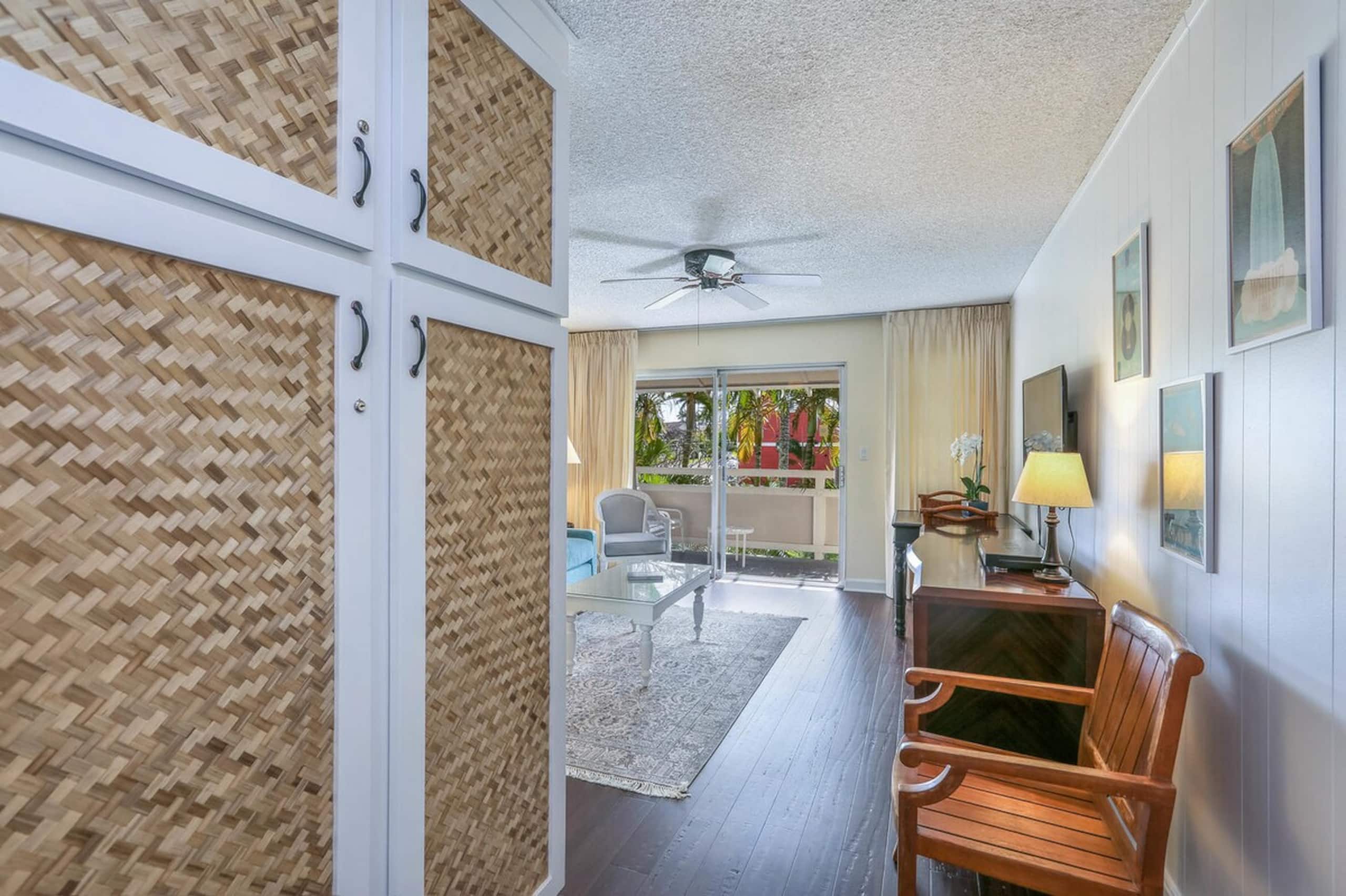 Beautifully Upgraded, Full Kitchen, Comfy King Bed - Photo 5