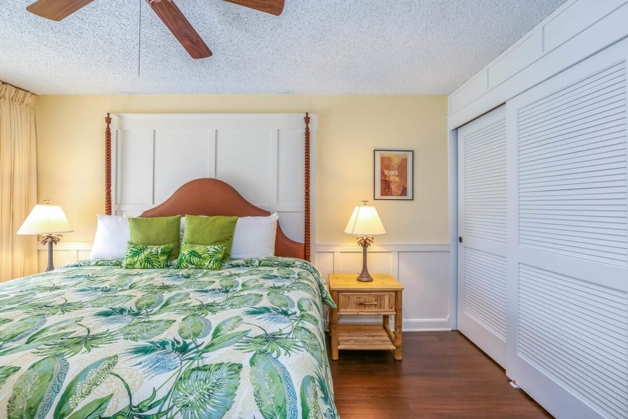 Beautifully Upgraded, Full Kitchen, Comfy King Bed - Photo 12