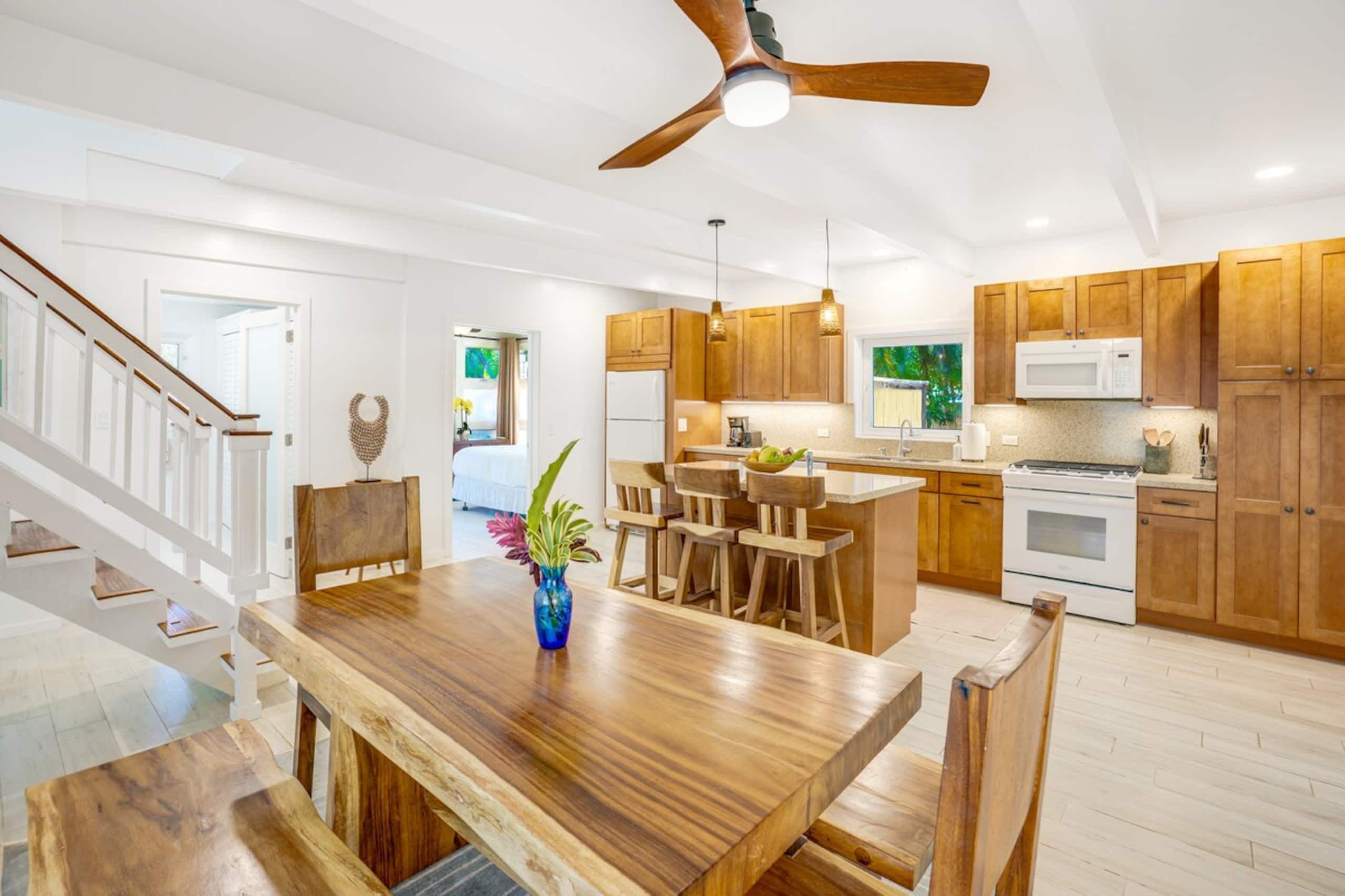 5BD A/C Hanalei Home, short walk to Shops & Beach - Main photo