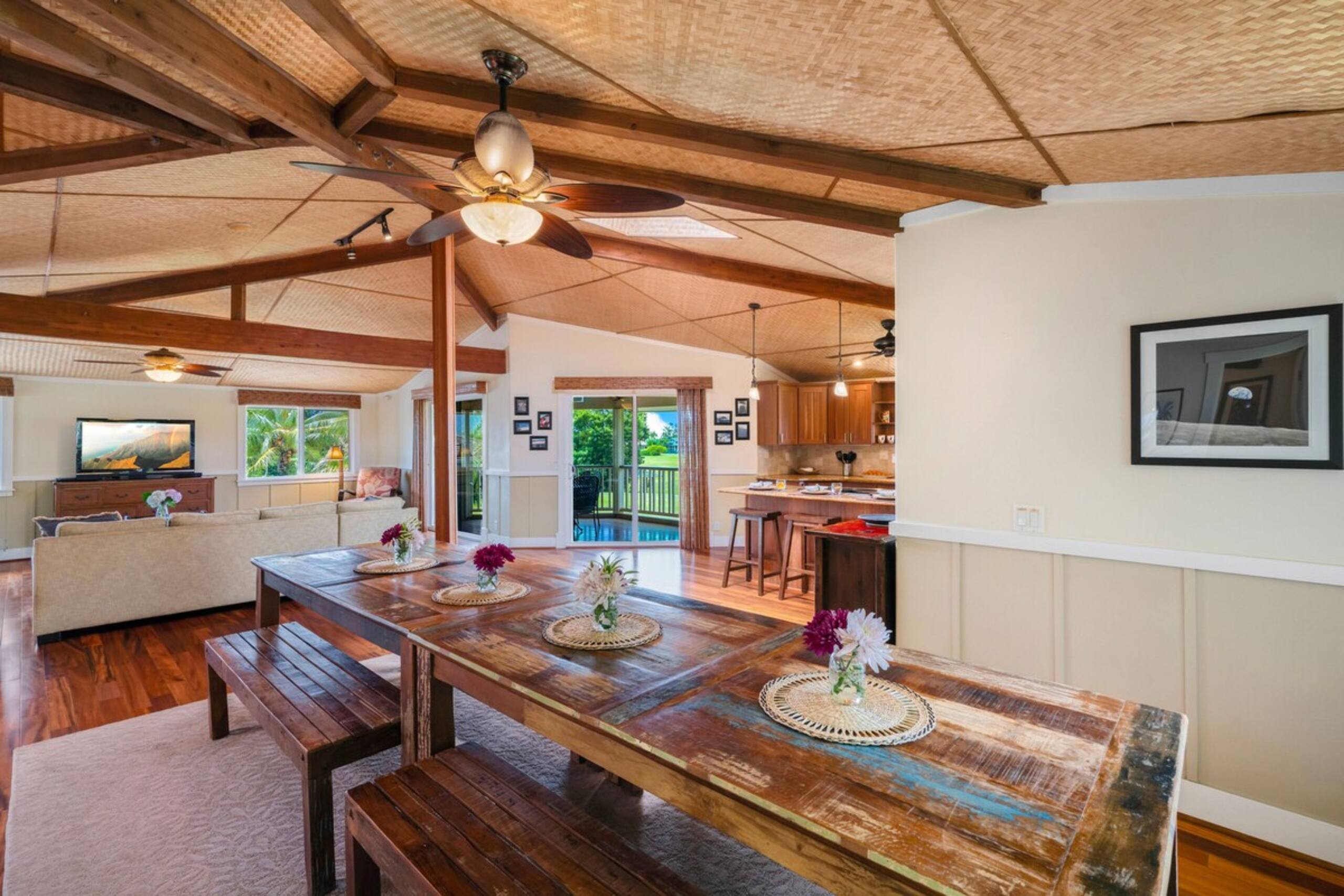 Beautiful, Spacious Hawaiiana House, A/C, Hot Tub - Photo 14
