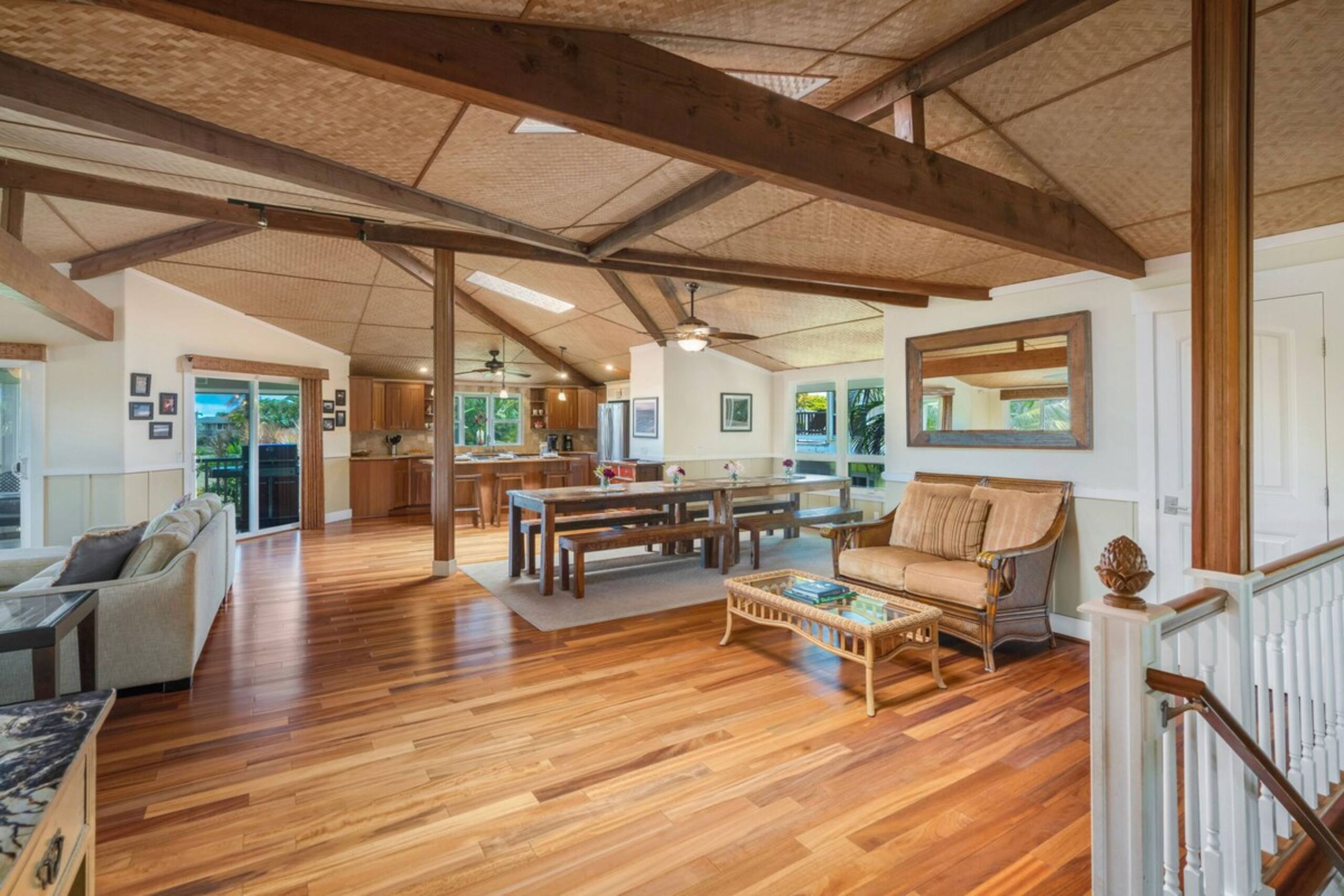 Beautiful, Spacious Hawaiiana House, A/C, Hot Tub - Photo 27