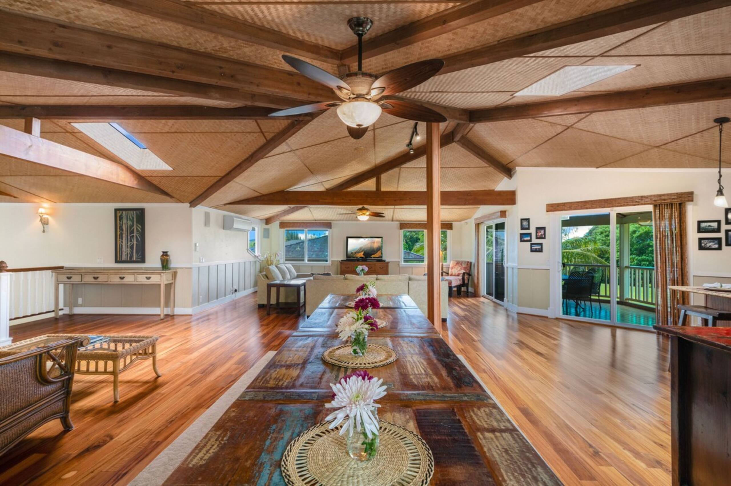 Beautiful, Spacious Hawaiiana House, A/C, Hot Tub - Photo 24