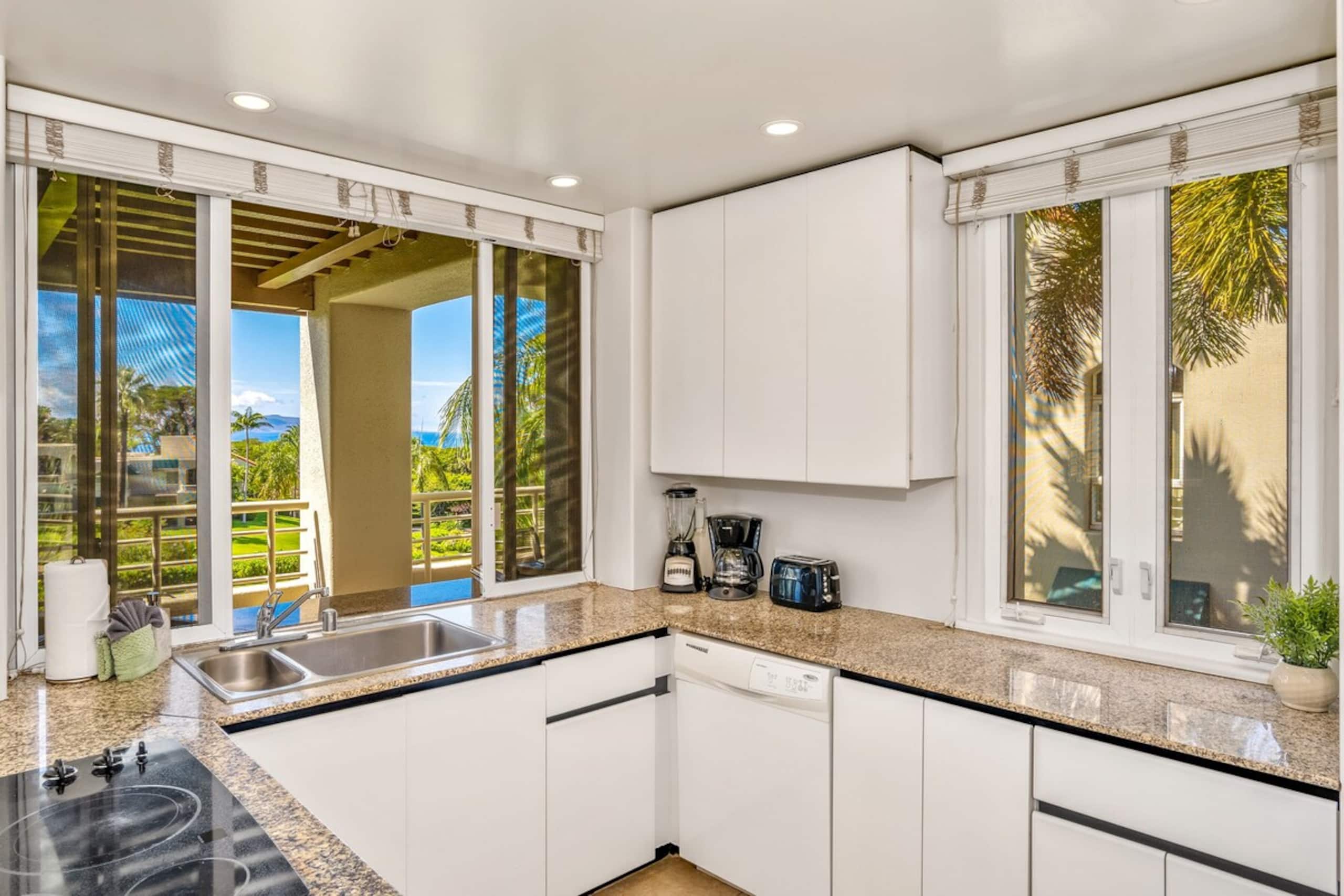 Ocean view condo w/ pool and hot tub - Photo 13