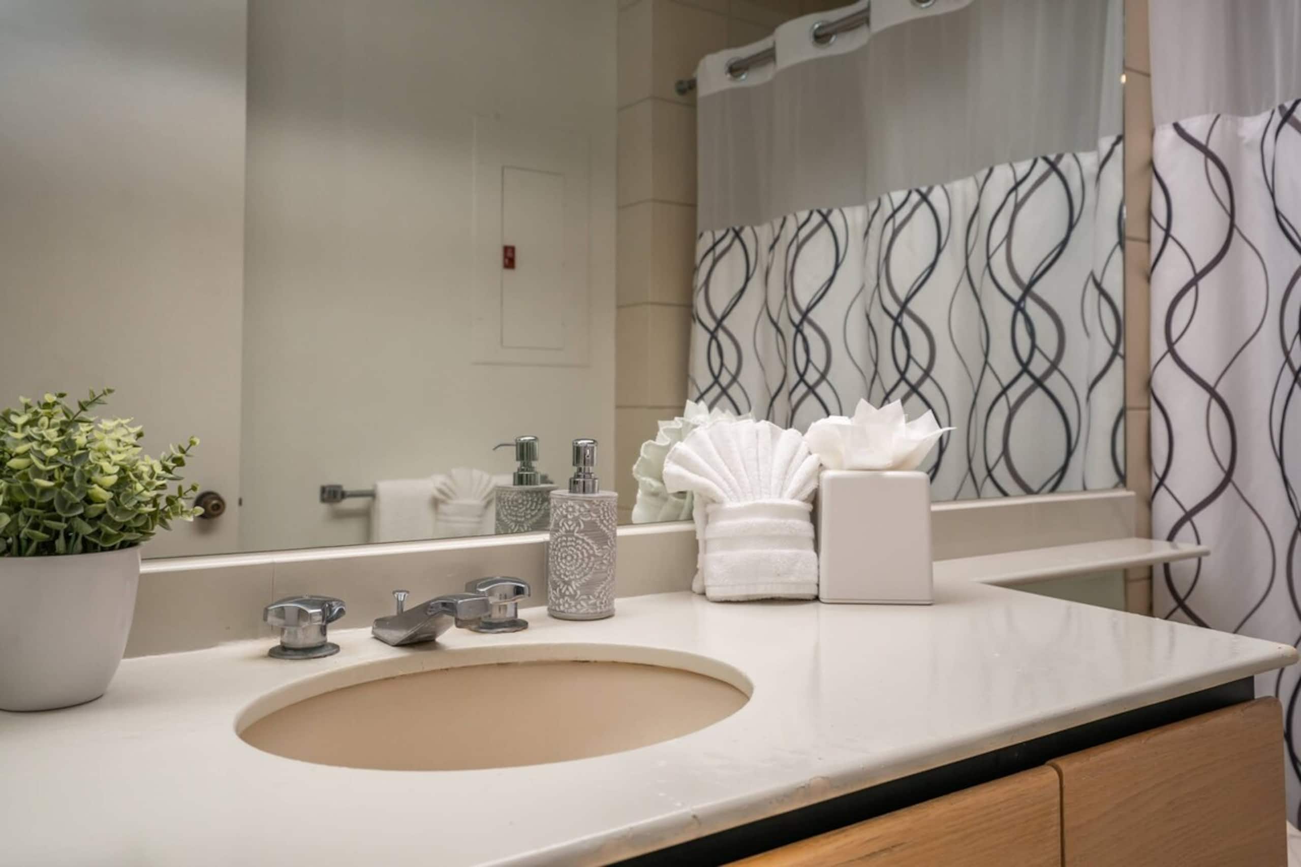 Ocean view condo w/ pool and hot tub - Photo 21