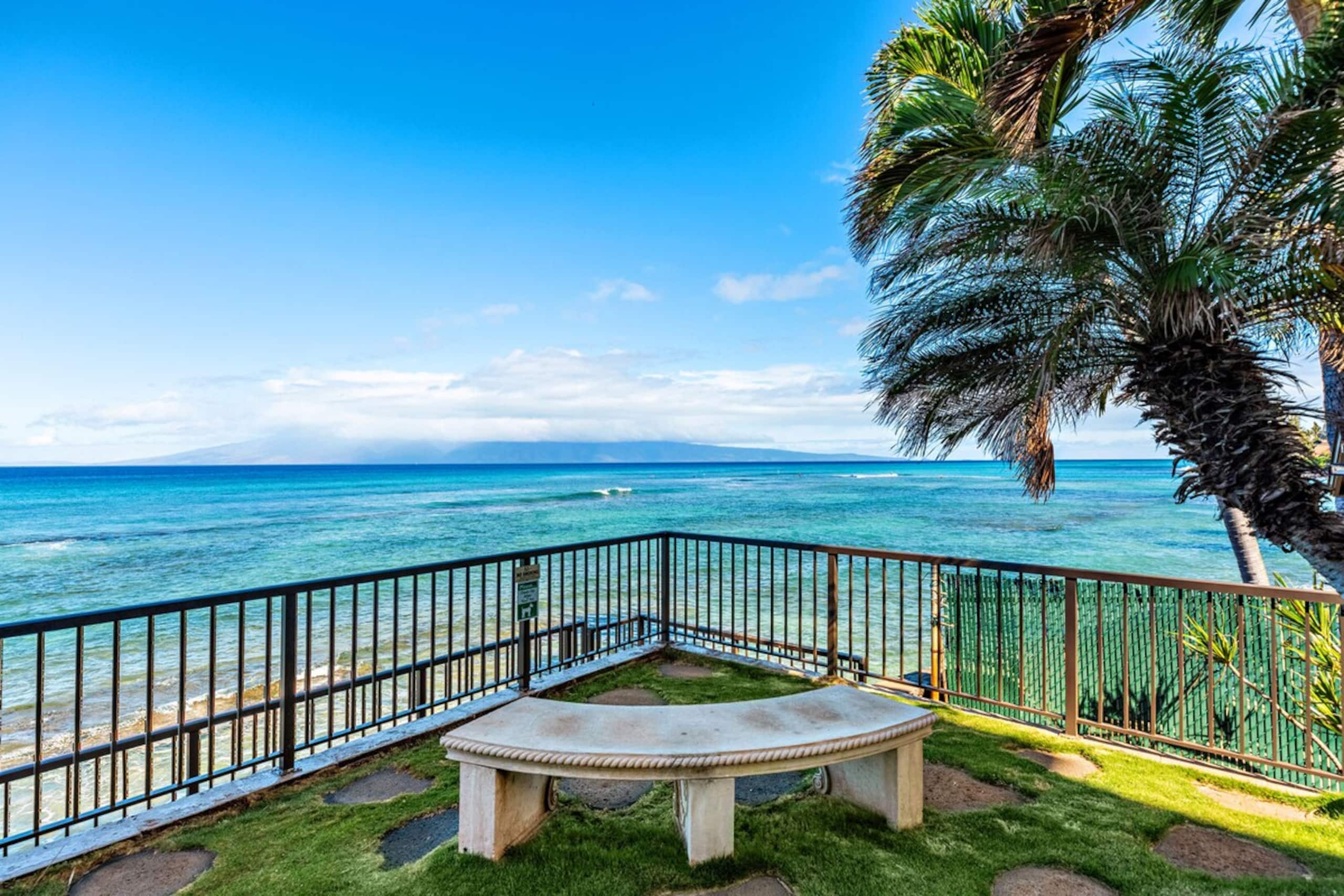 Premier Corner 2BR on West Maui Oceanfront - Photo 31