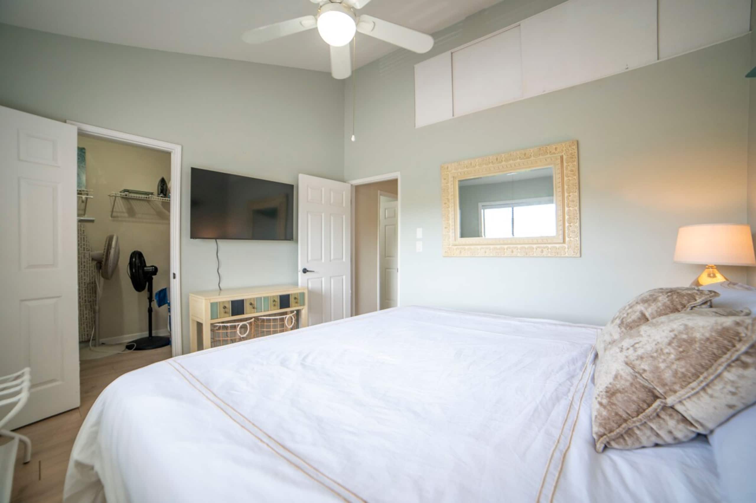 Nicest unit in the complex! - Photo 7