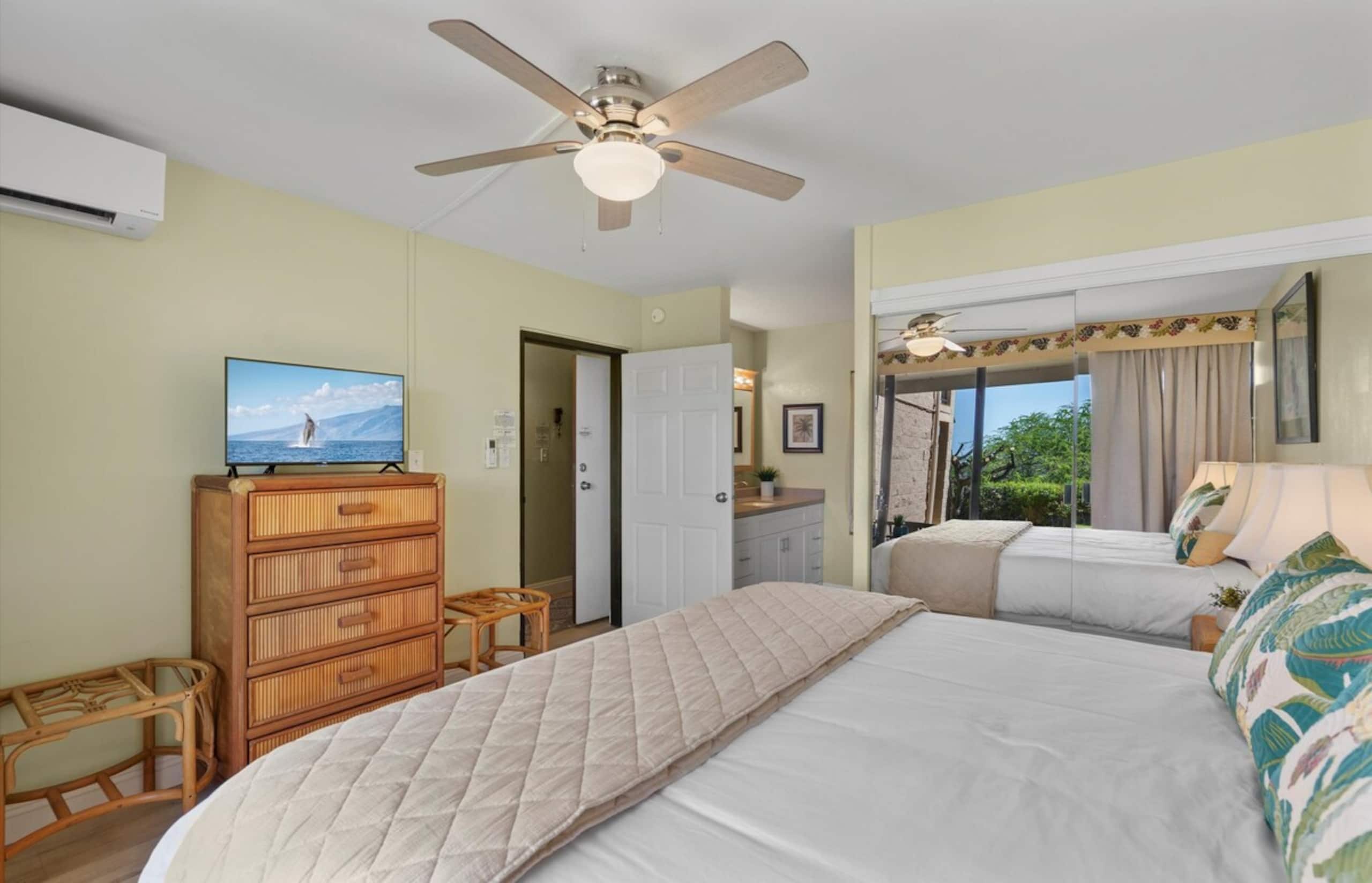 Beachfront Kihei condo w/ pool and lanai - Photo 27