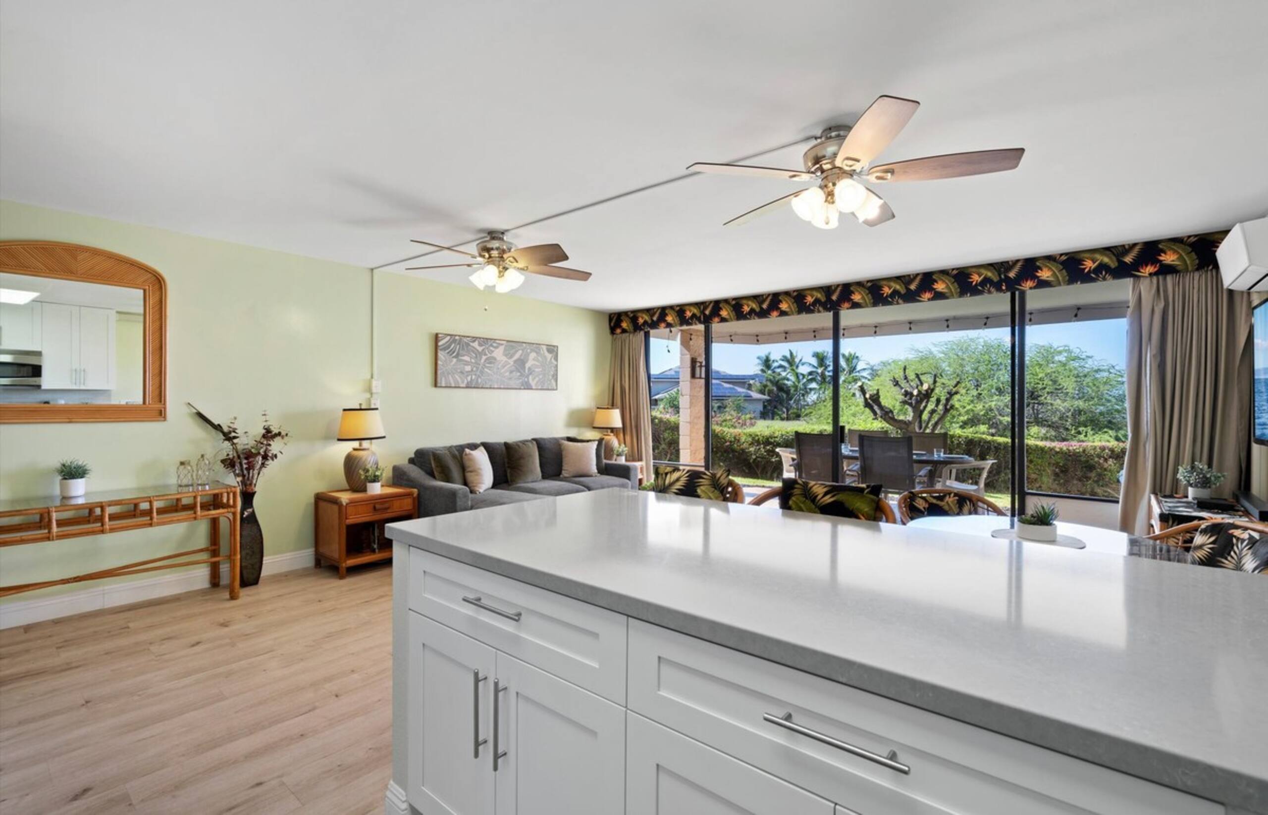 Beachfront Kihei condo w/ pool and lanai - Photo 18