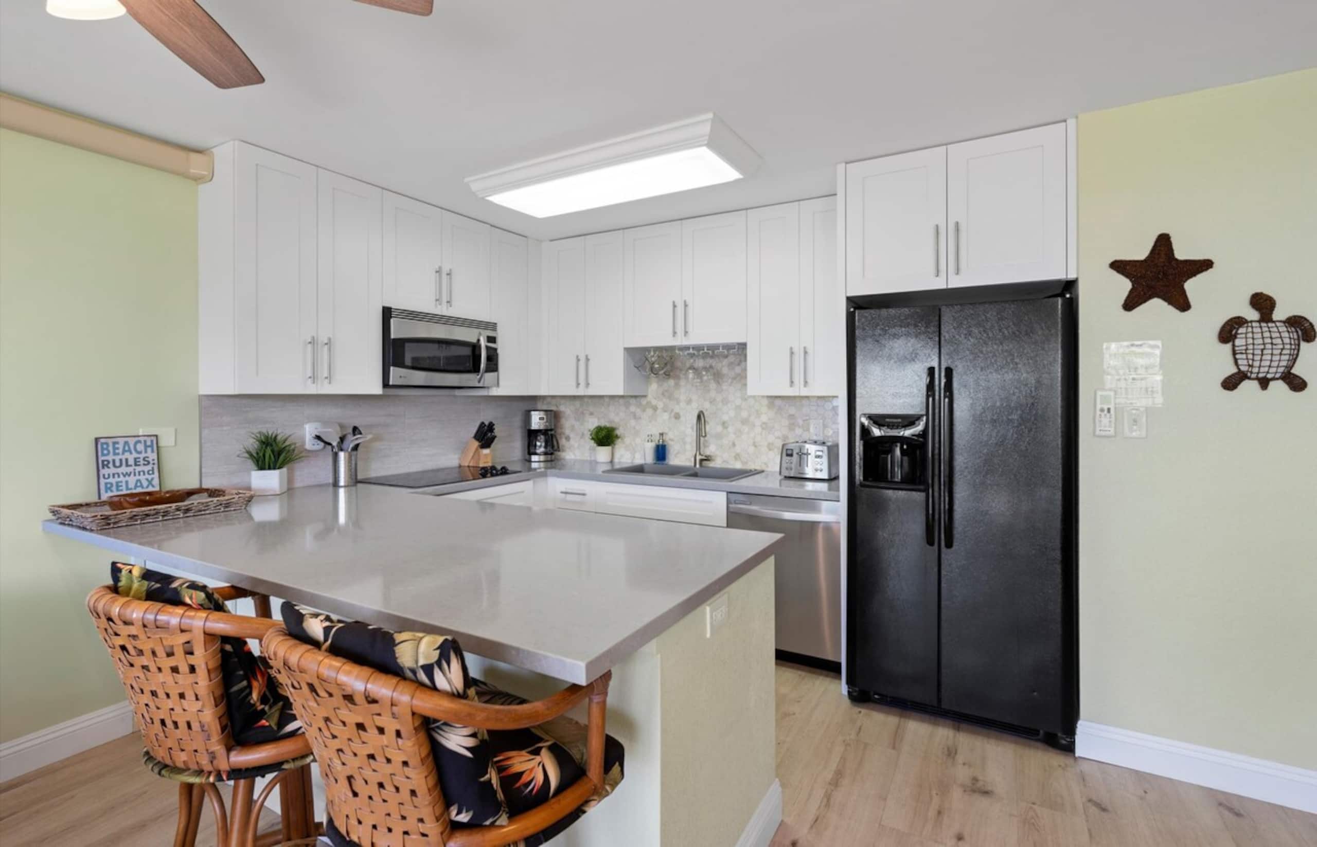 Beachfront Kihei condo w/ pool and lanai - Photo 17