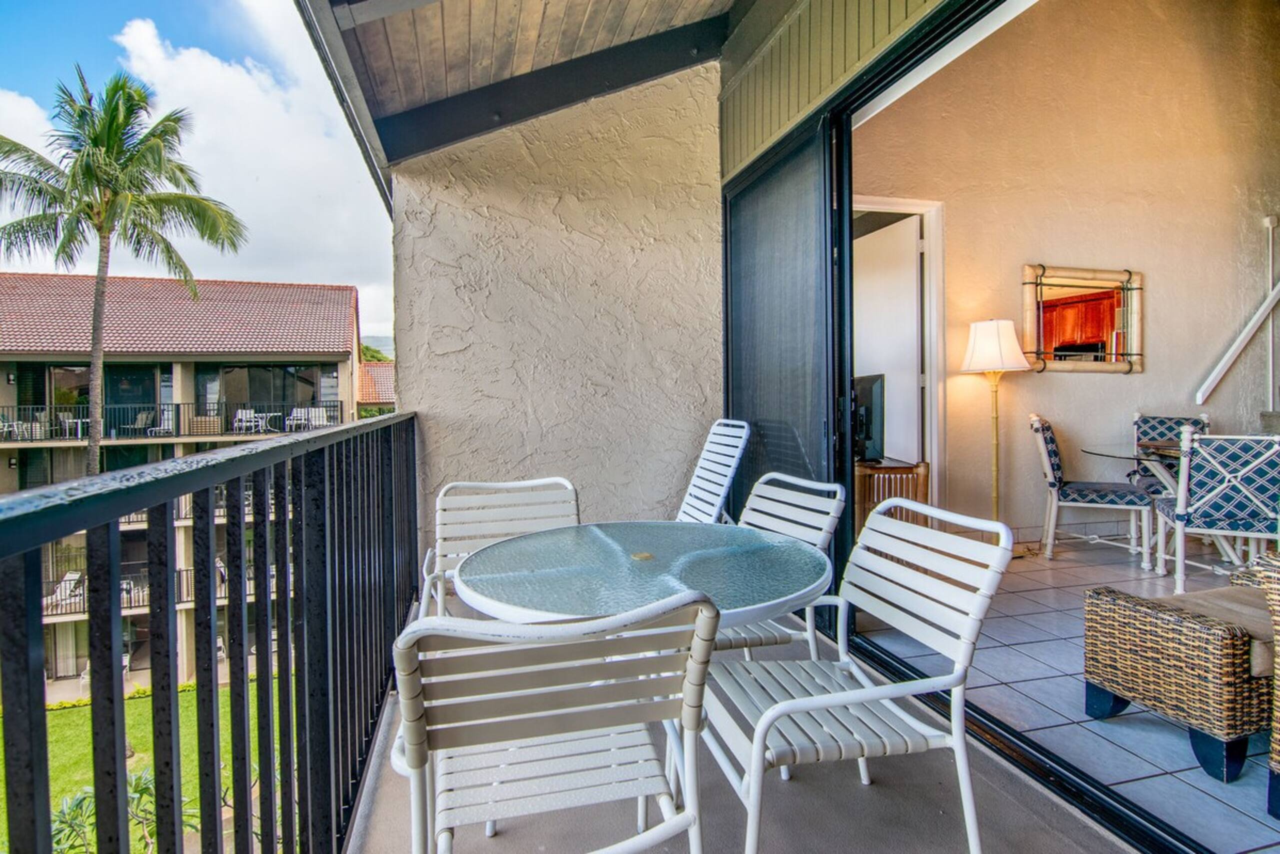 Unique 3bd condo, gourmet kitchen and sunset views - Photo 3