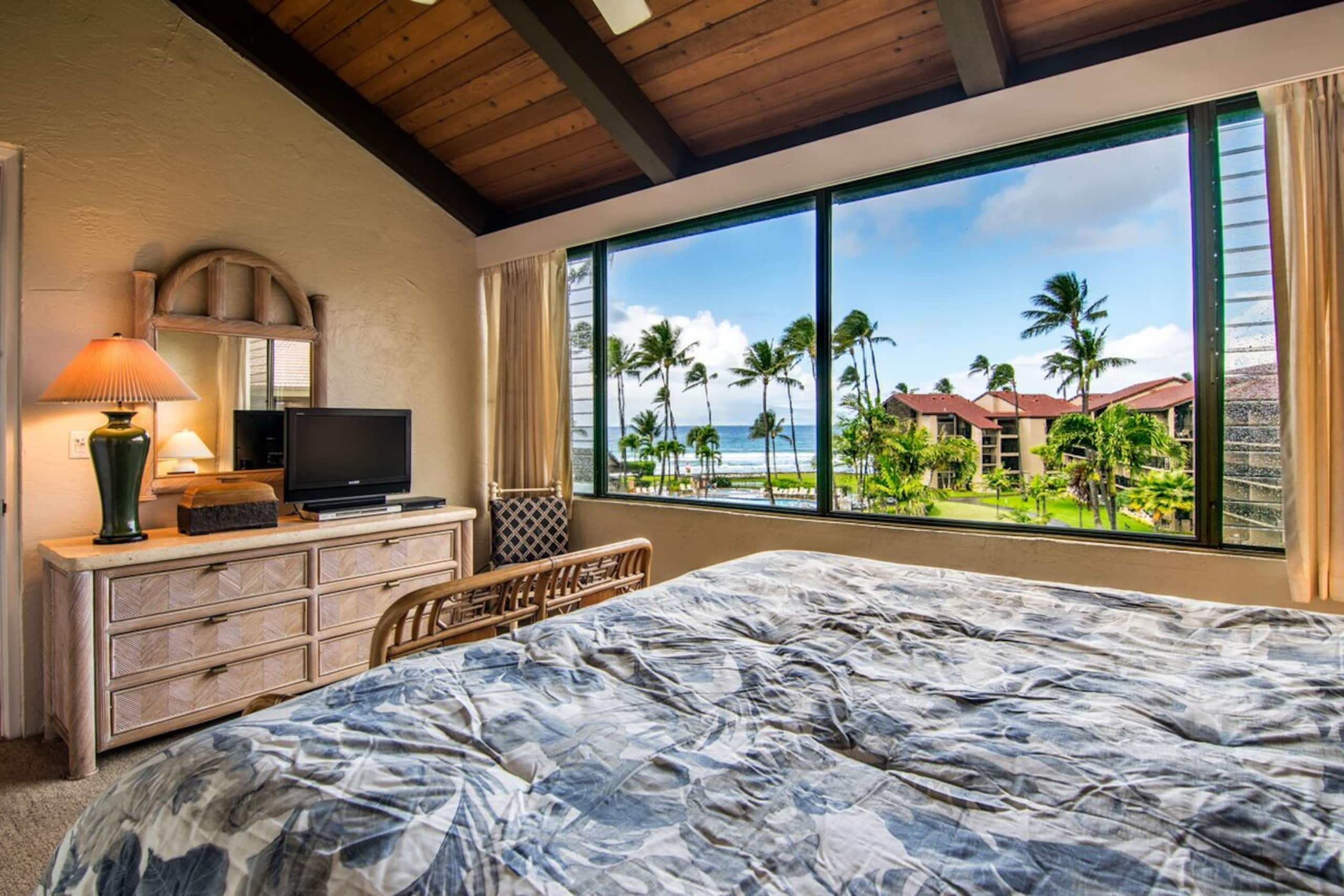 Unique 3bd condo, gourmet kitchen and sunset views - Photo 10